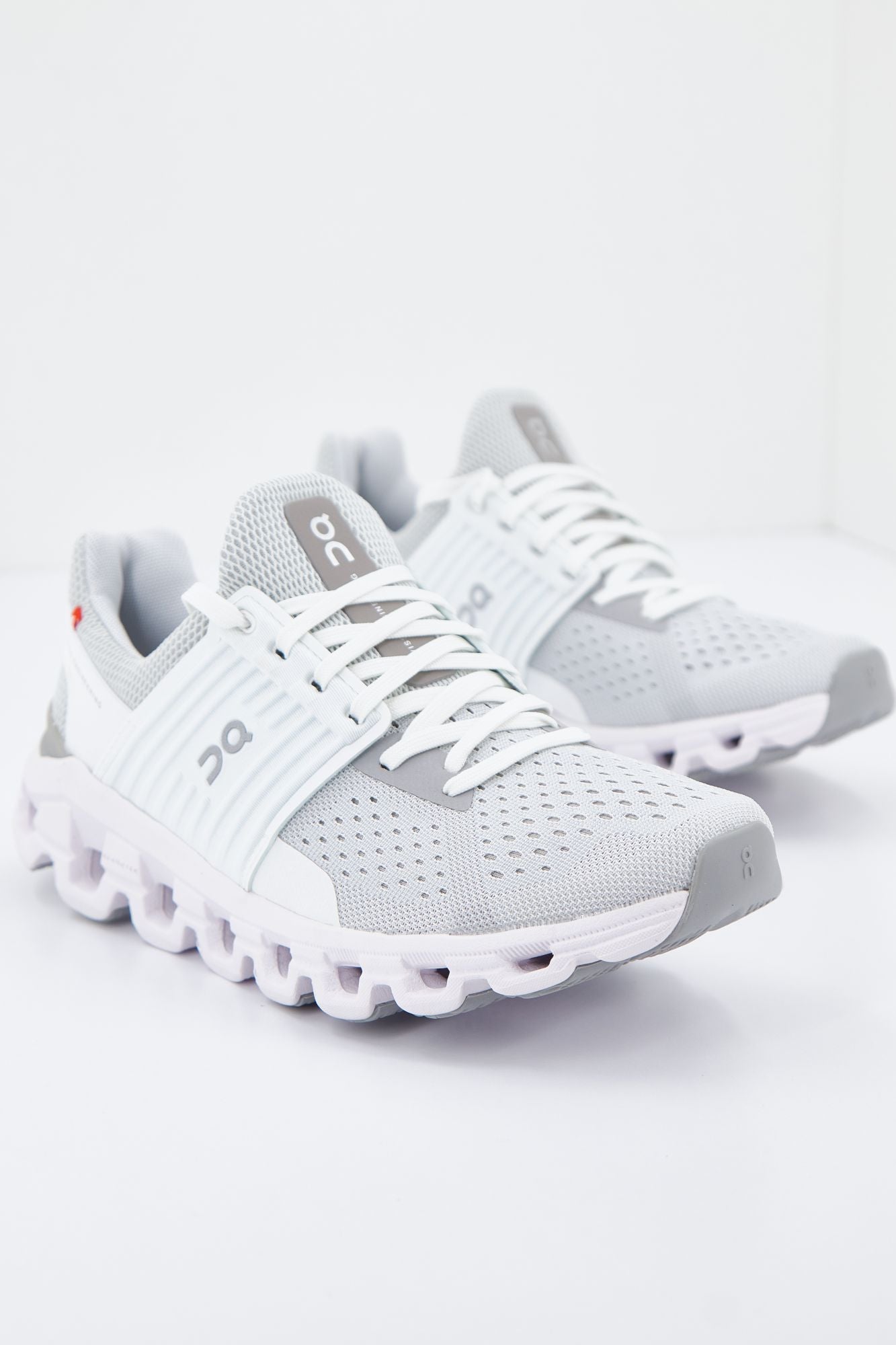 ON RUNNING CLOUDSWIFT en color GRIS (2)
