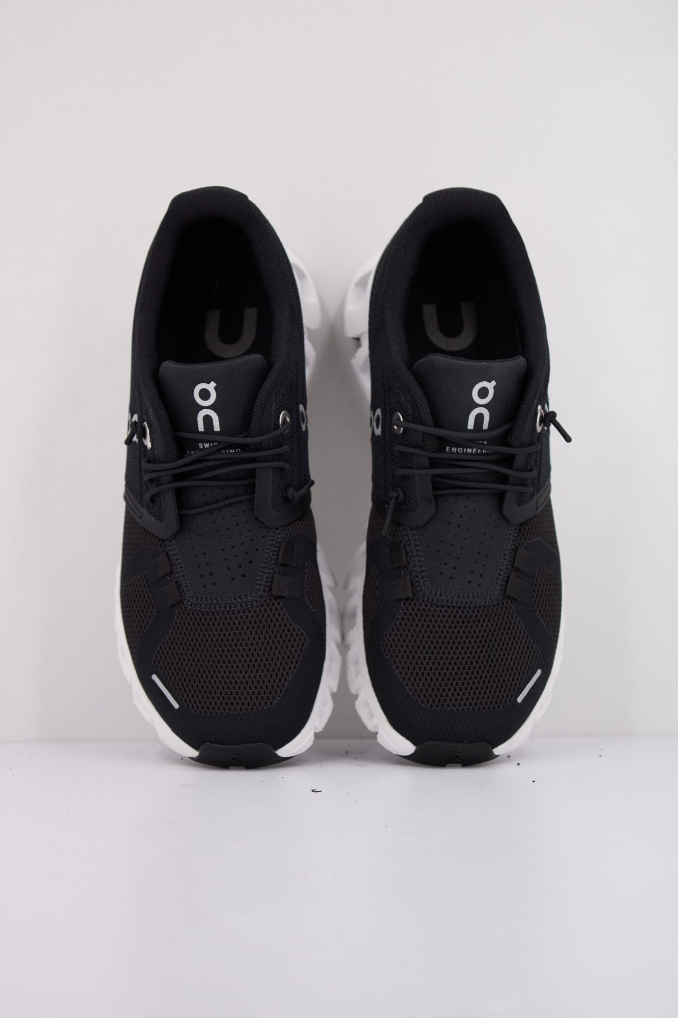 ON RUNNING CLOUD 5 en color NEGRO (3)