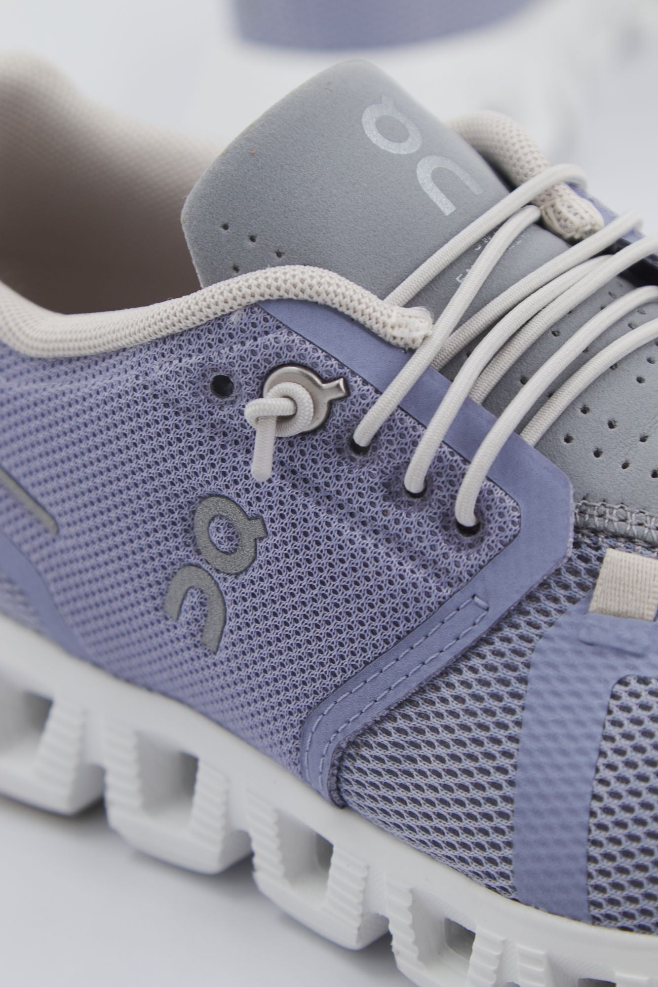 ON RUNNING  CLOUD 5 en color VIOLETA (4)