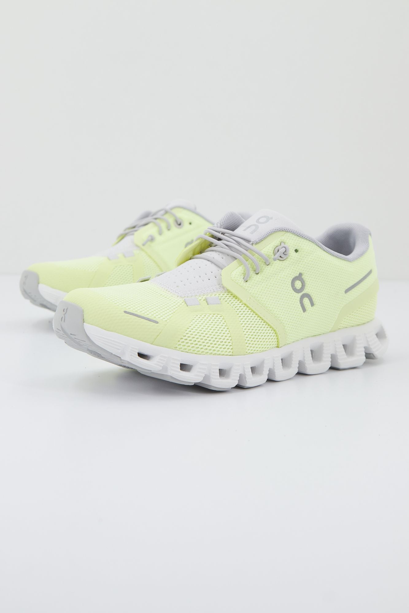 ON RUNNING CLOUD 5 en color AMARILLO (2)