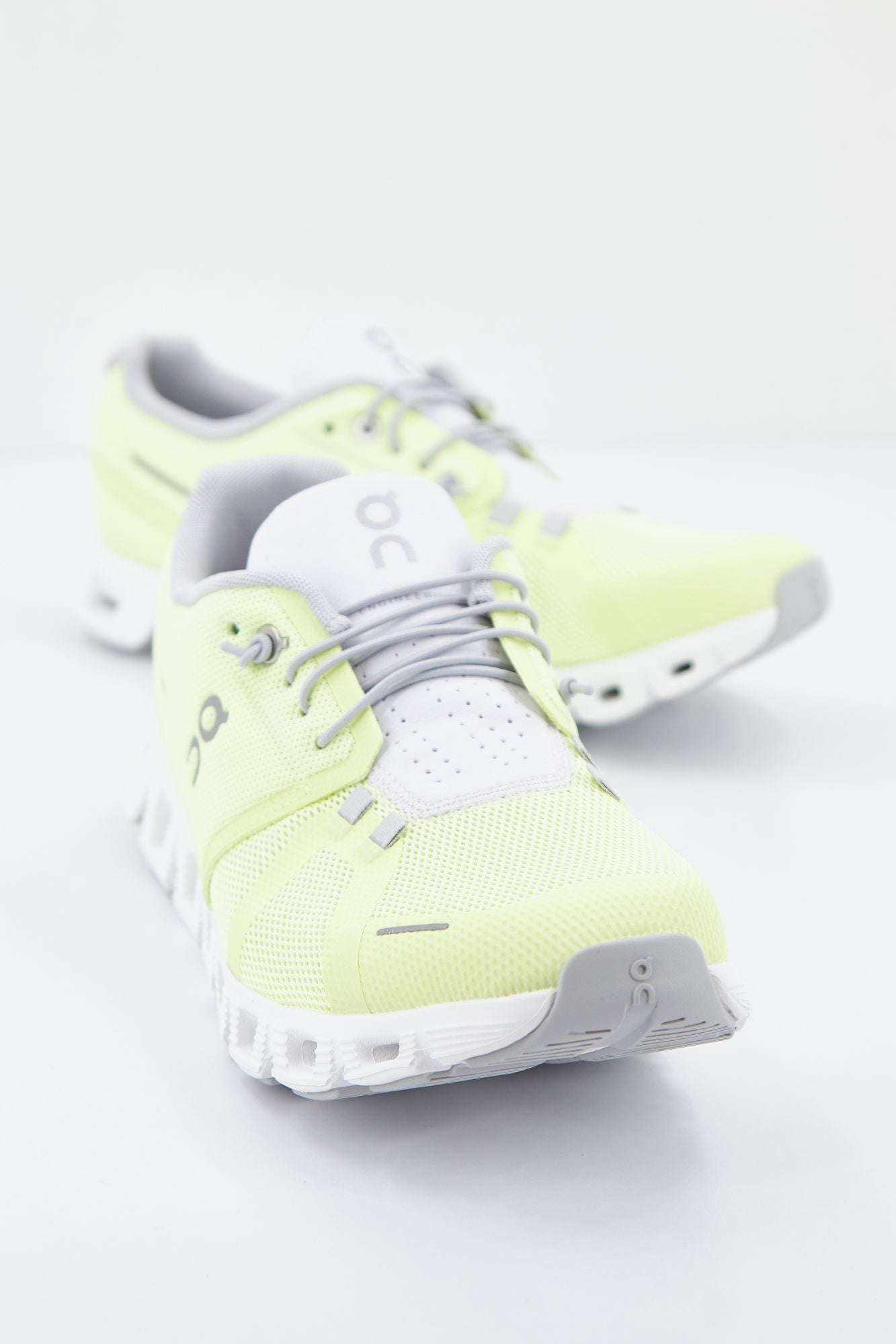 ON RUNNING  CLOUD 5 en color AMARILLO (2)