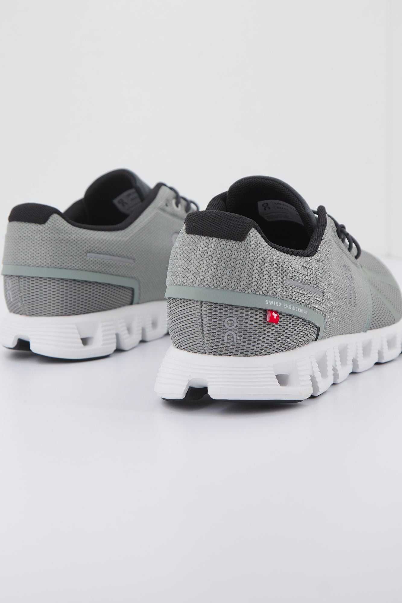 ON RUNNING  CLOUD 5 en color VERDE (3)