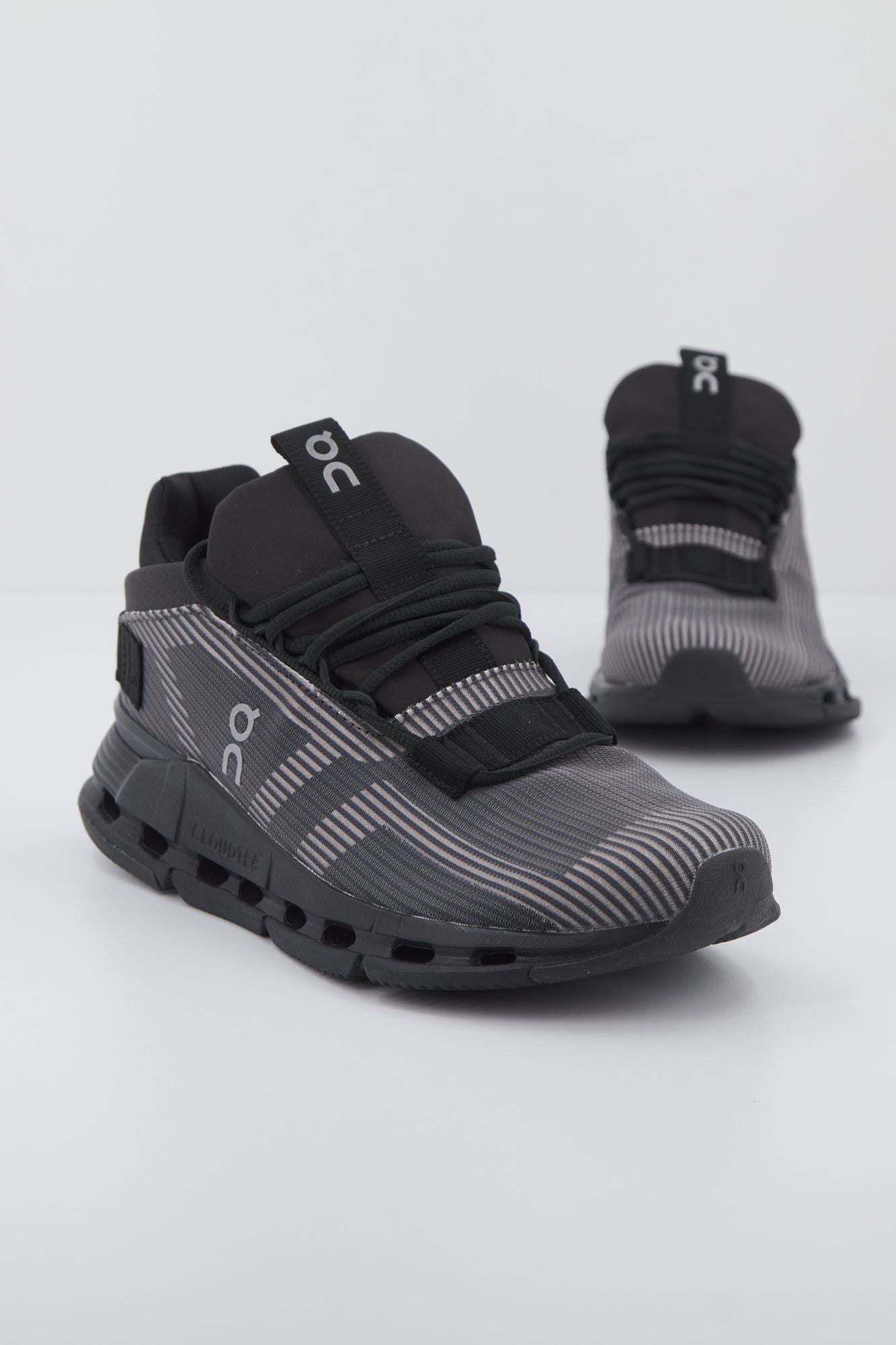 ON RUNNING CLOUDNOVA VOI en color NEGRO (1)