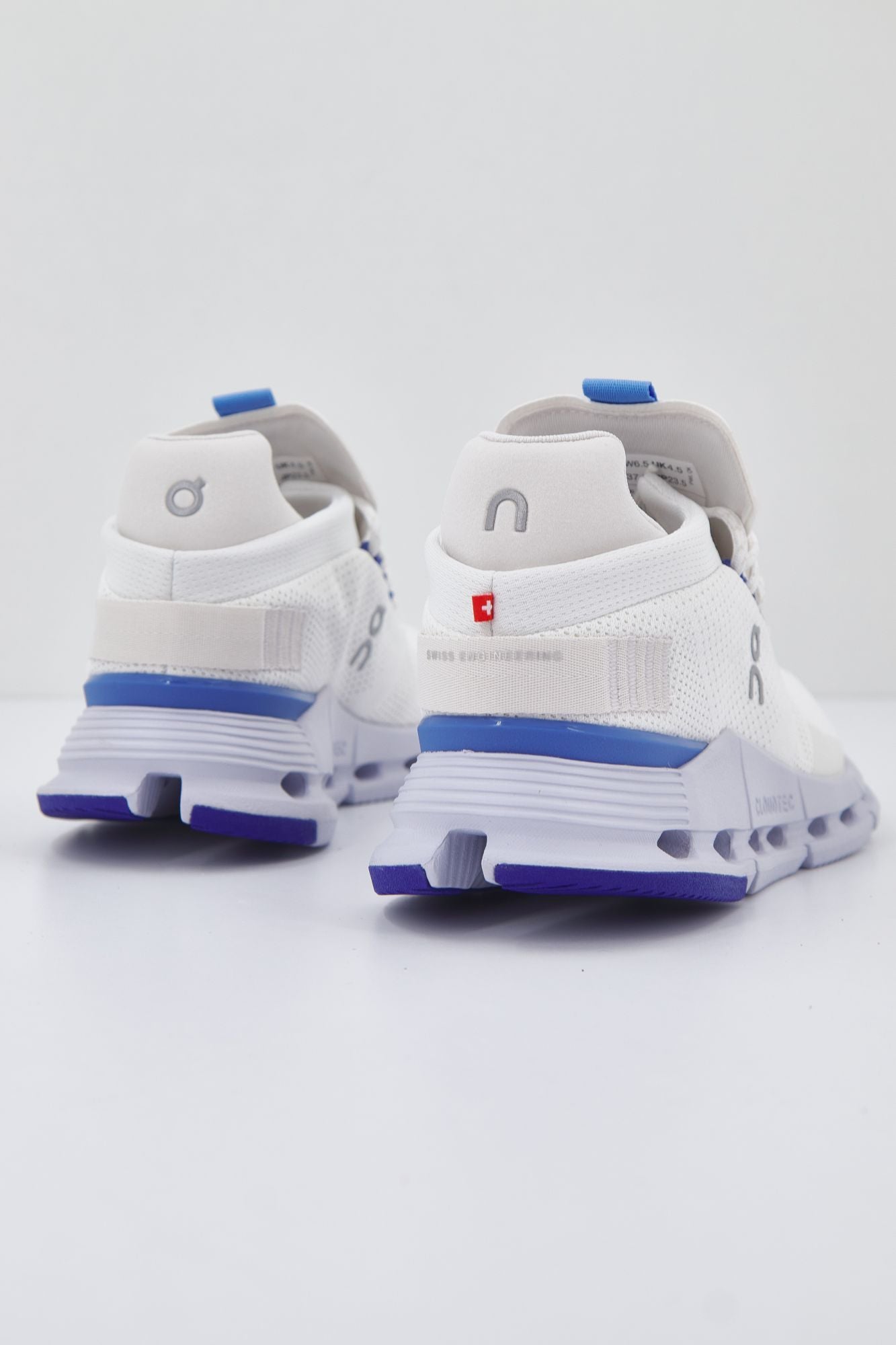 ON RUNNING CLOUDULTRA en color BLANCO (3)