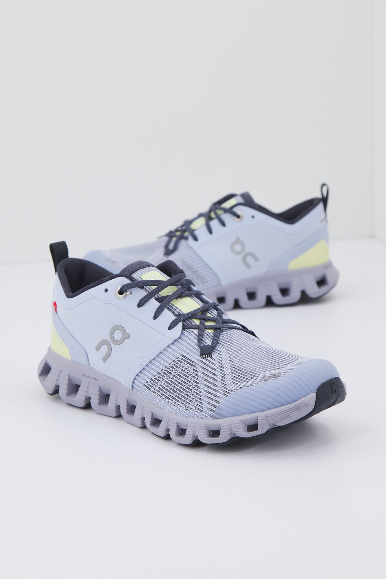 ON RUNNING  CLOUD X SHIFT en color VIOLETA (1)