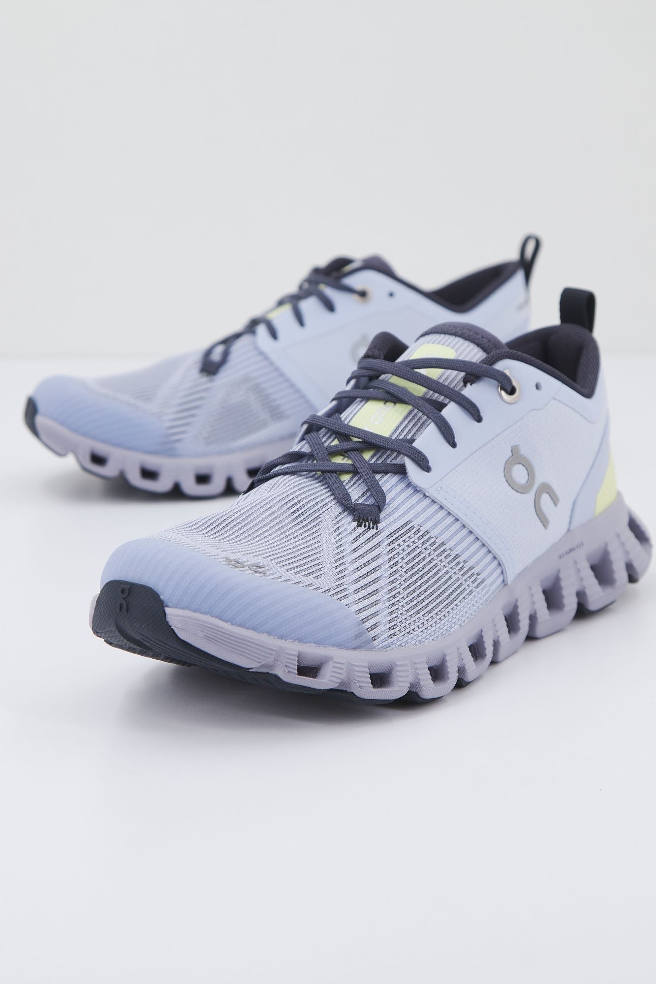 ON RUNNING  CLOUD X SHIFT en color VIOLETA (2)