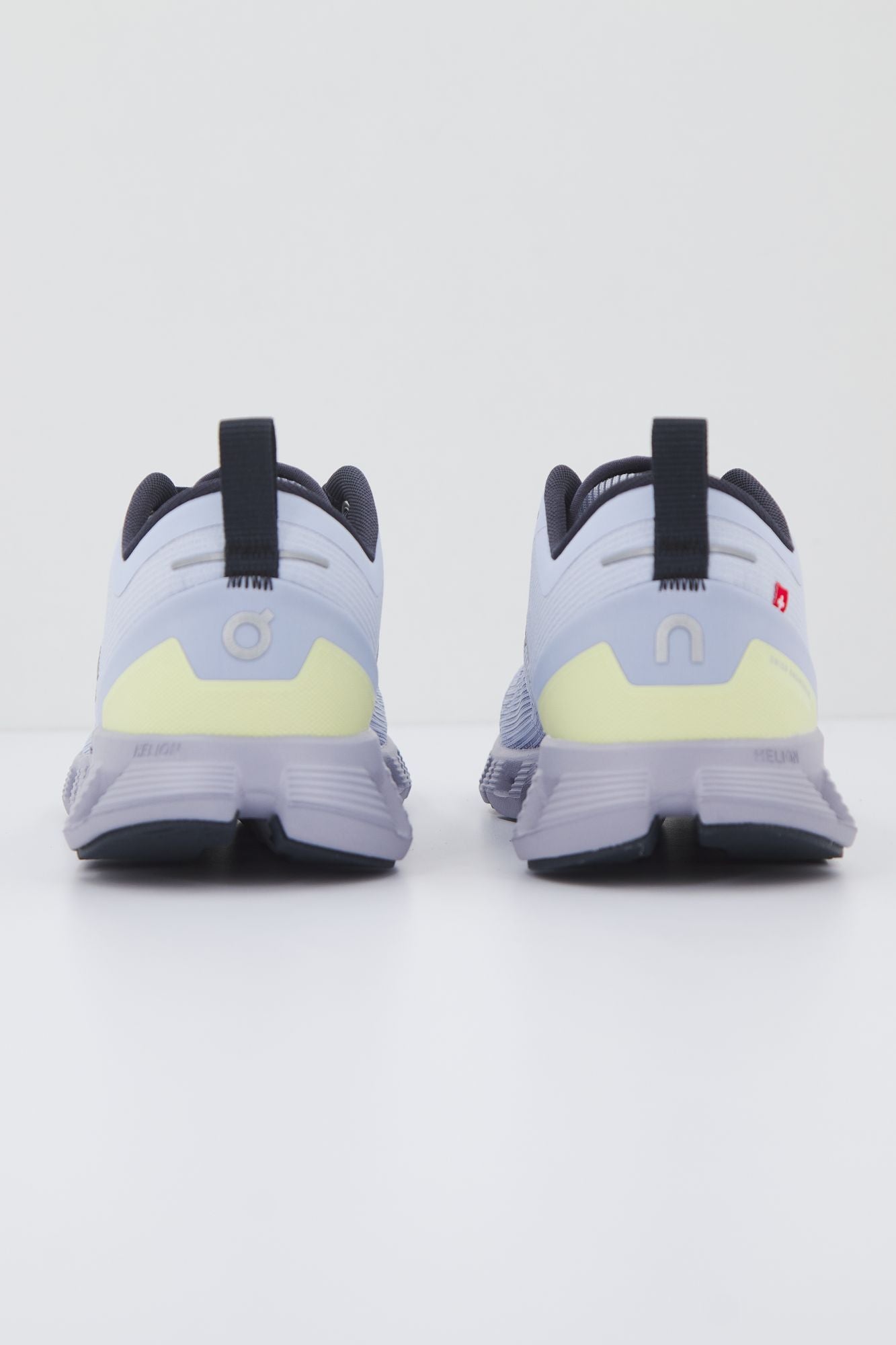 ON RUNNING  CLOUD X SHIFT en color VIOLETA (3)