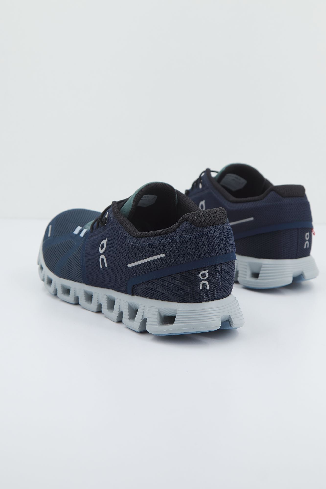 ON RUNNING CLOUD 5 en color AZUL (2)