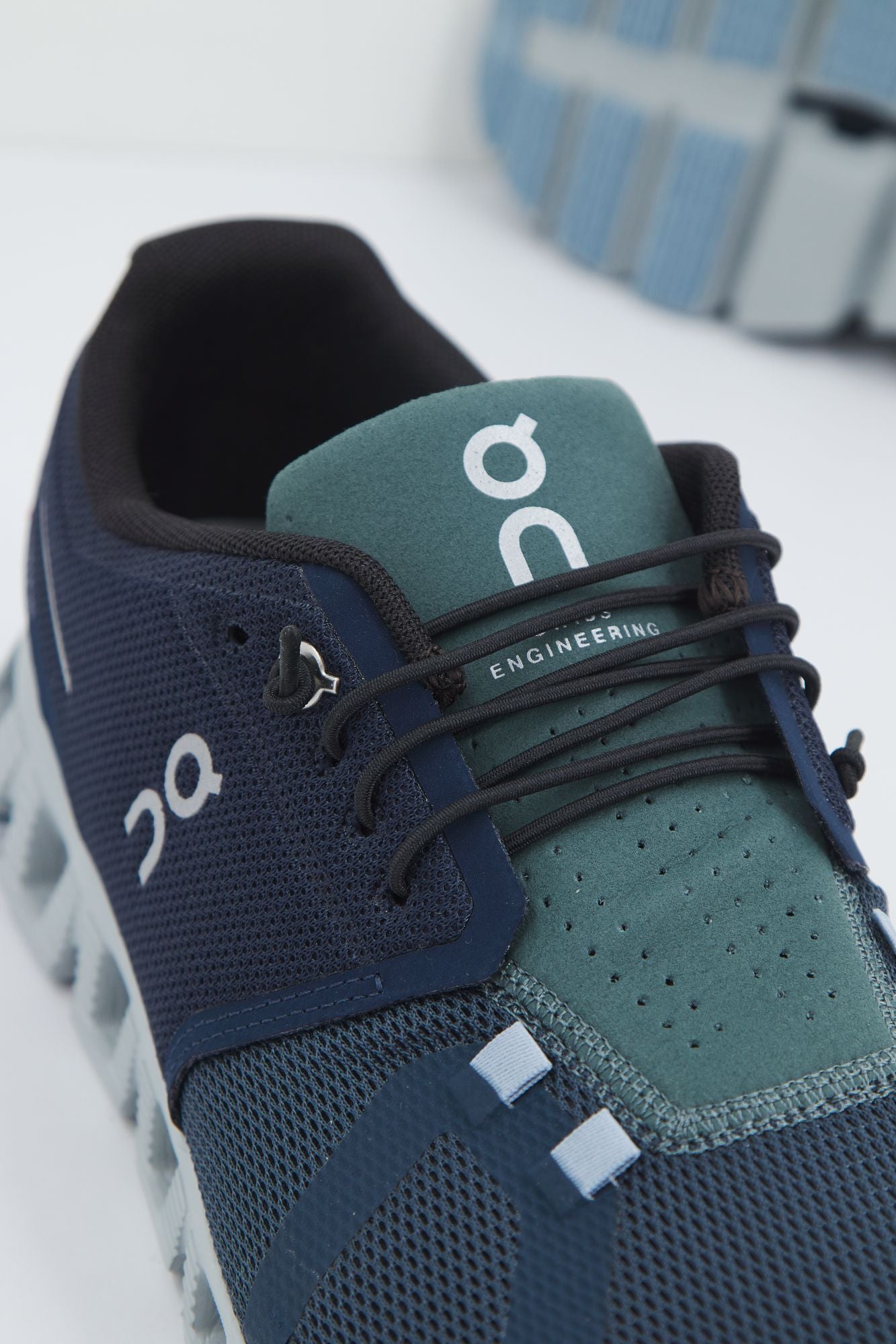 ON RUNNING CLOUD 5 en color AZUL (4)