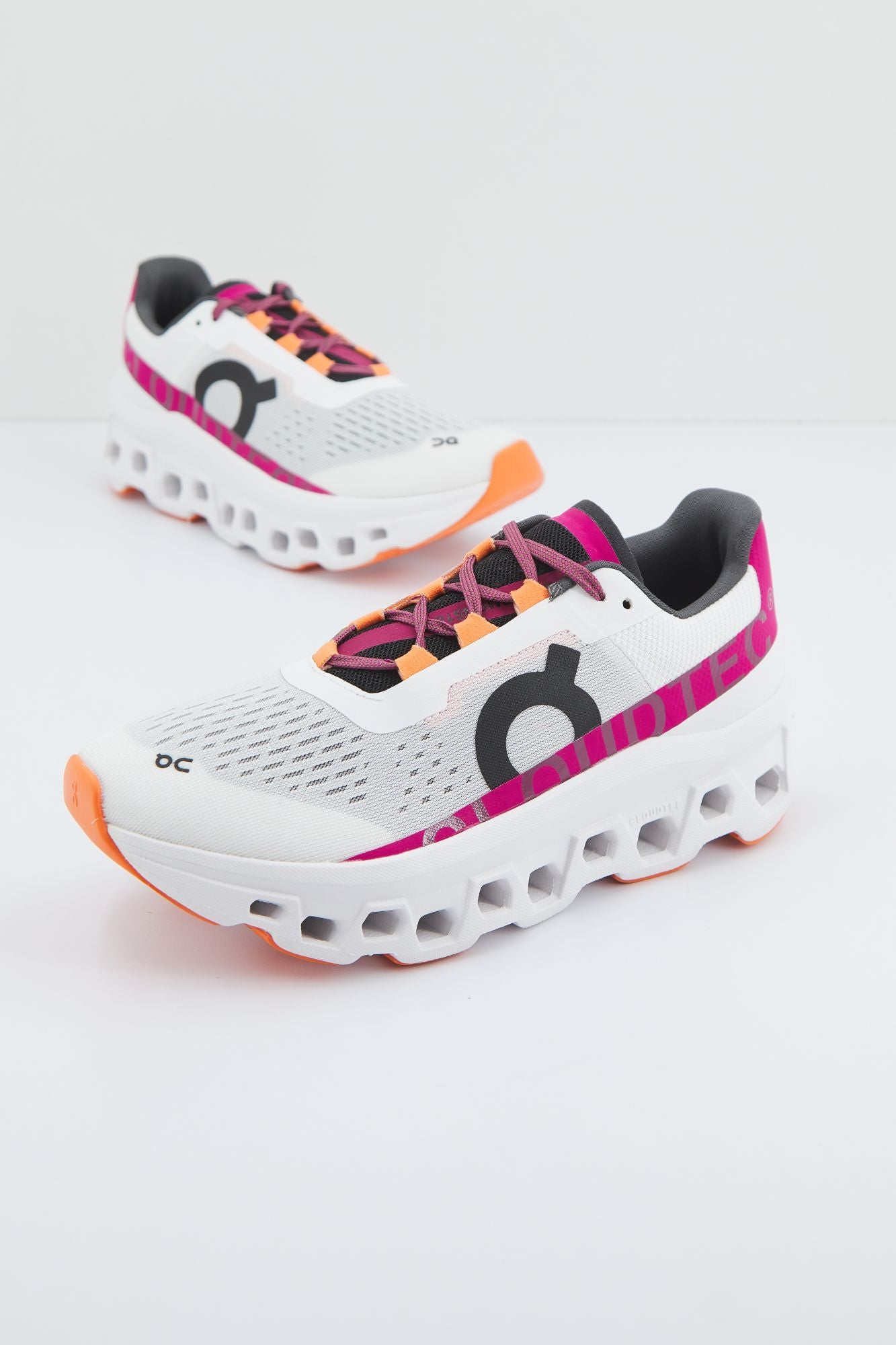 ON RUNNING CLOUDMONSTER en color BLANCO (1)
