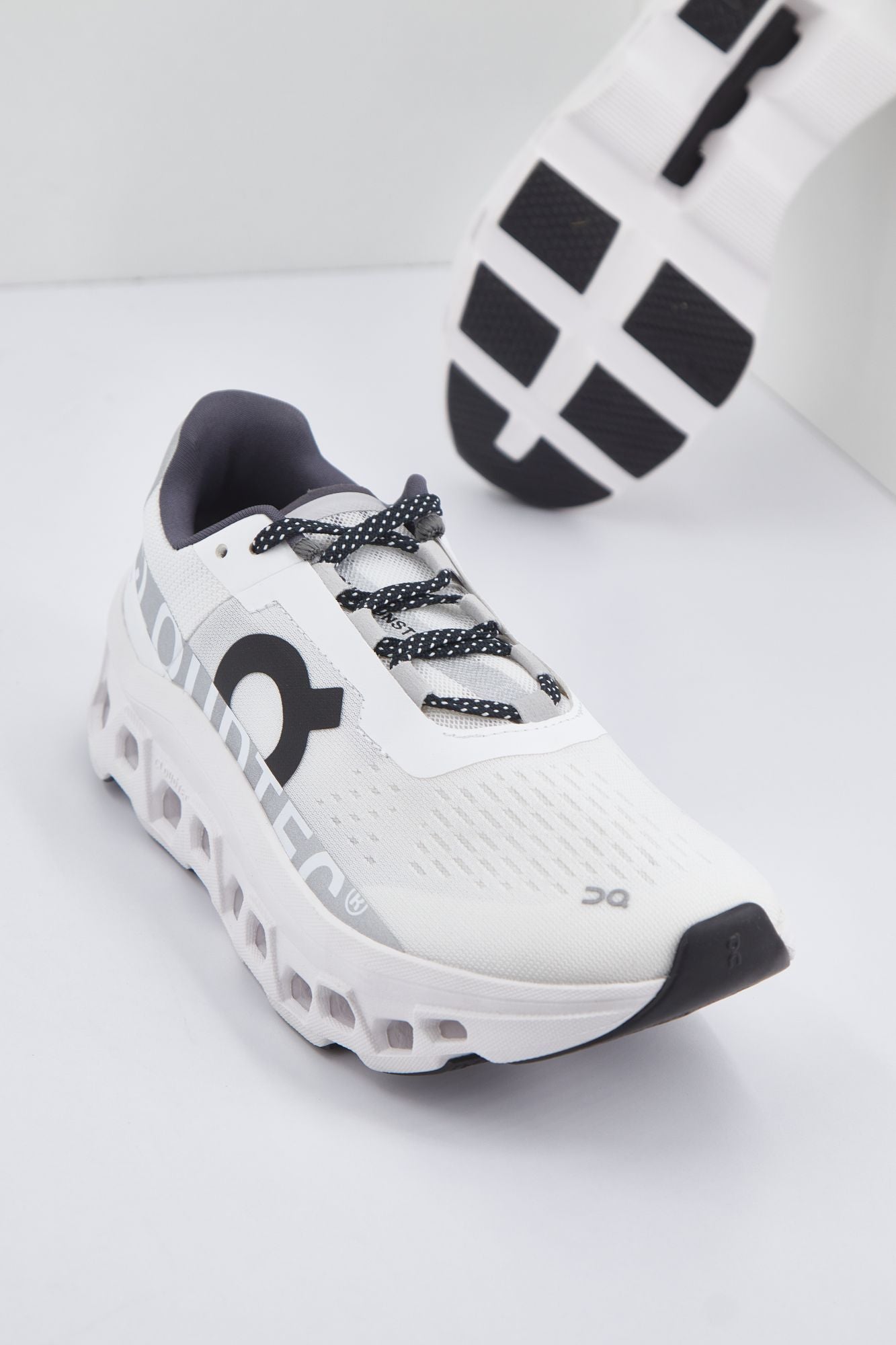 ON RUNNING CLOUDMONSTER en color BLANCO (2)