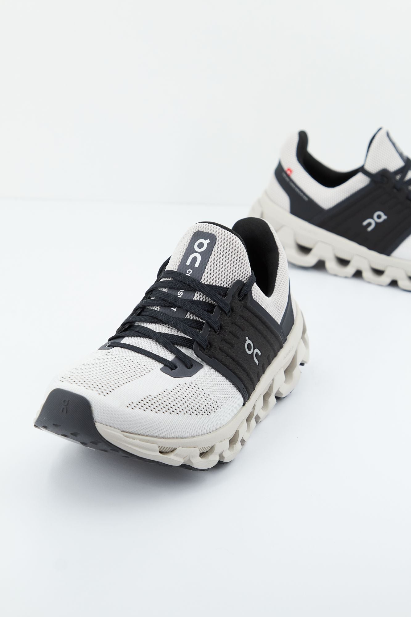 ON RUNNING CLOUDSWIFT 3 AD en color BLANCO (2)