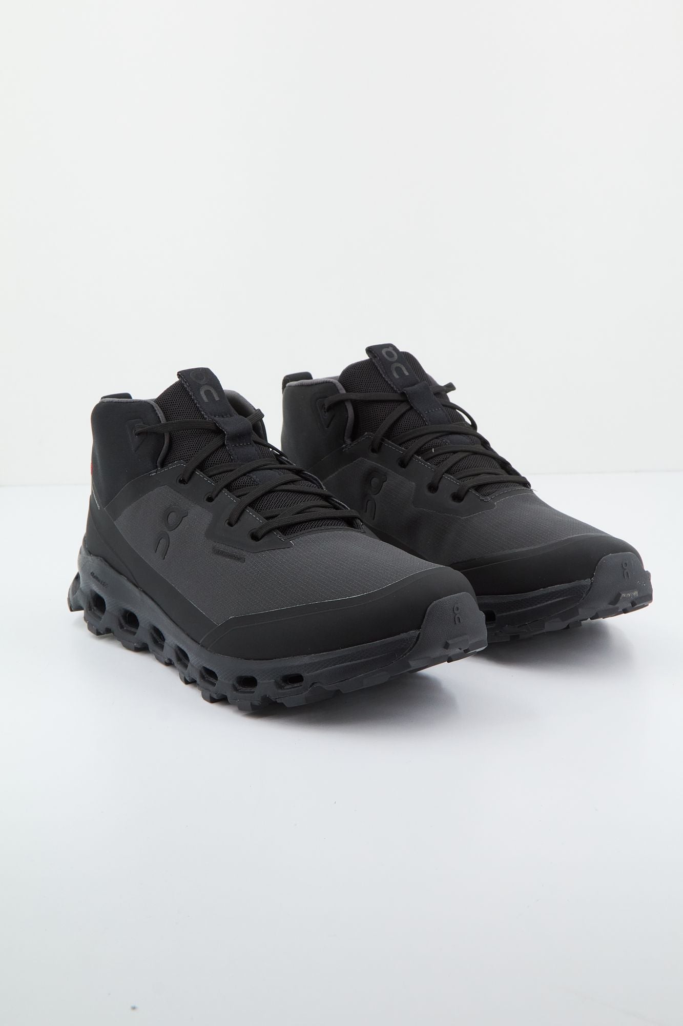 ON RUNNING CLOUDROAM WATERPROOF en color NEGRO (2)