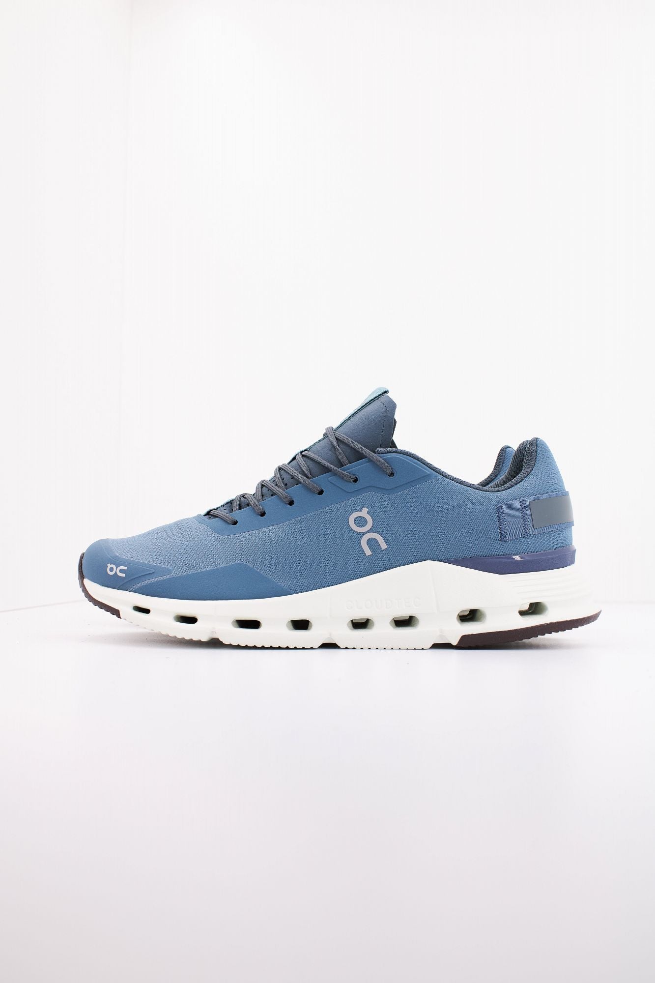 ON RUNNING CLOUDNOVA FORM M en color AZUL (1)