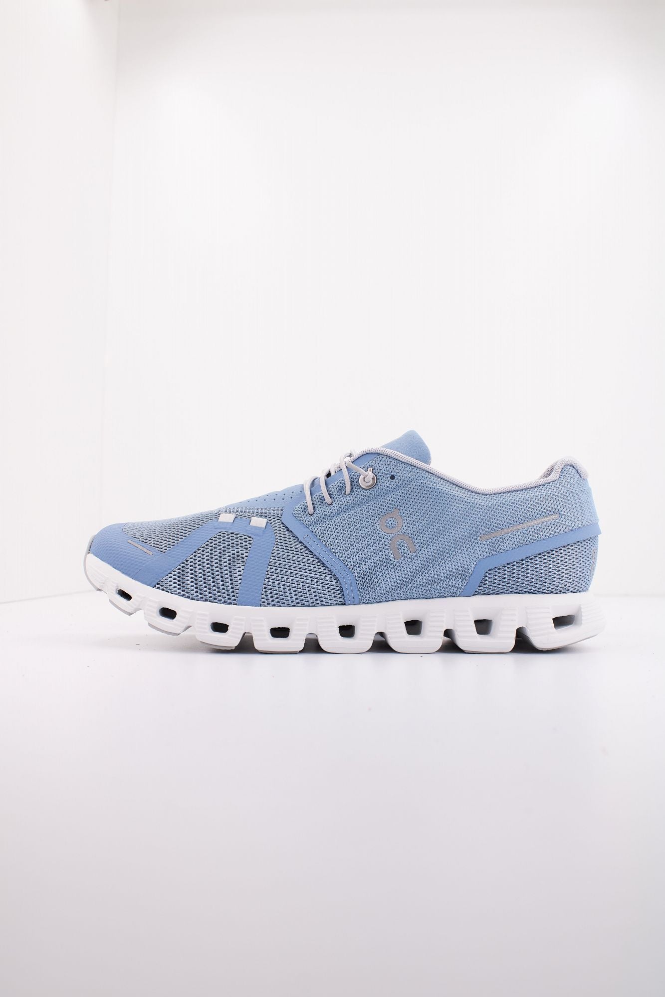 ON RUNNING CLOUD 5 M en color AZUL (1)
