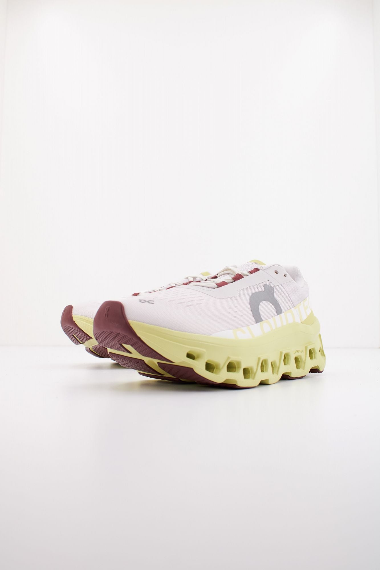 ON RUNNING CLOUDMONSTER W en color BLANCO (2)