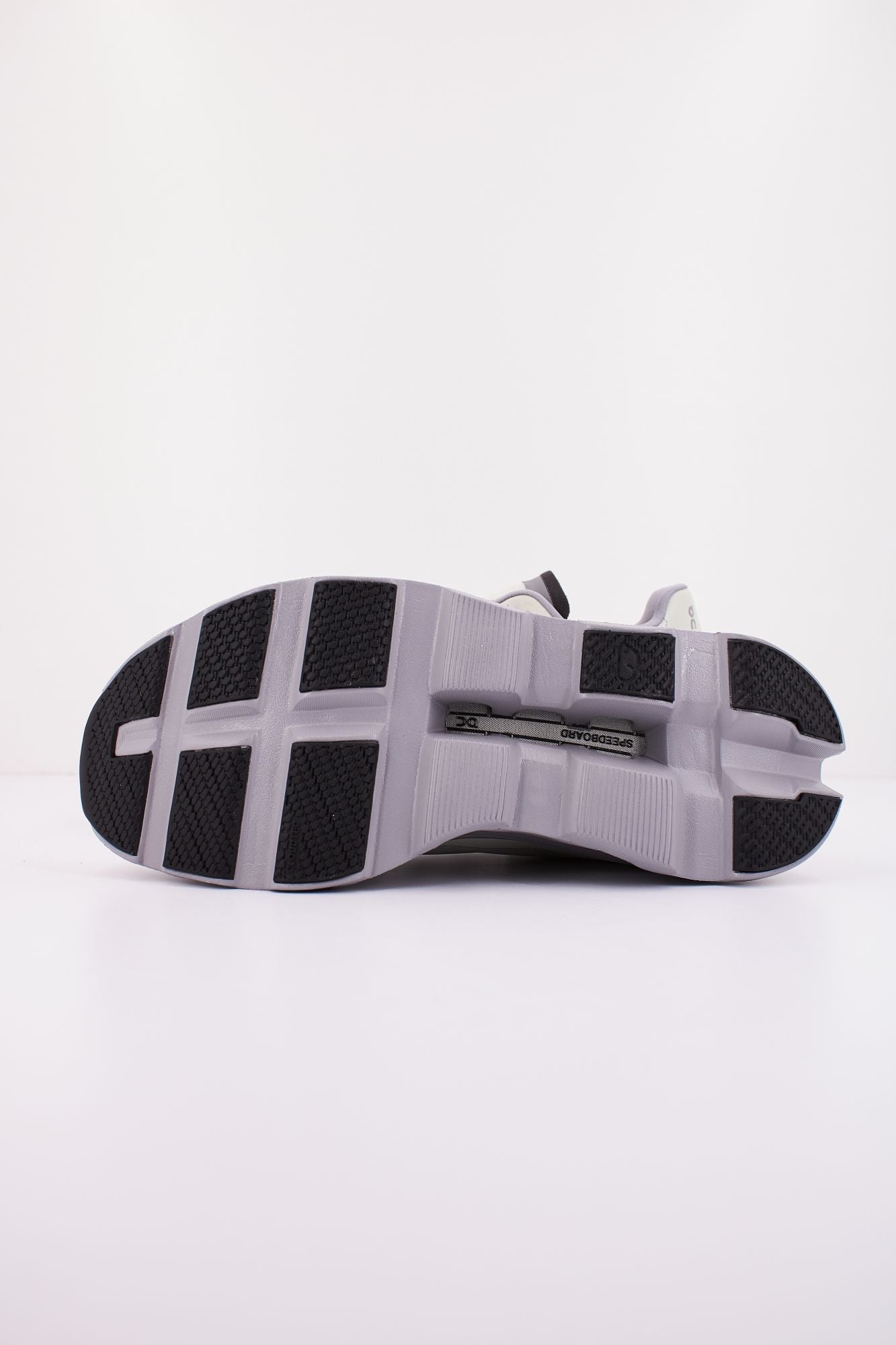 ON RUNNING CLOUDMONSTER en color GRIS (4)