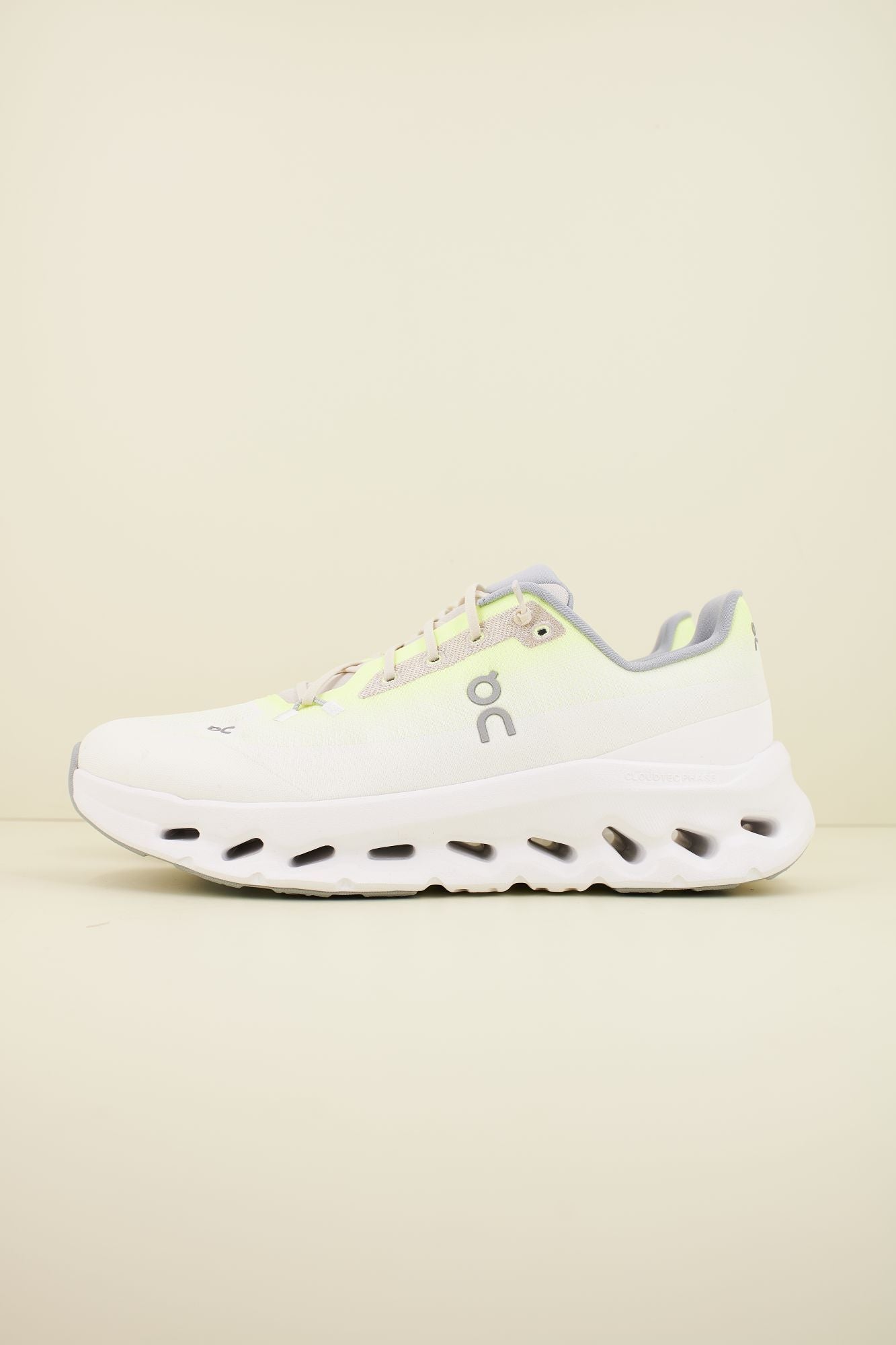 ON RUNNING CLOUDTILT M en color BLANCO (1)