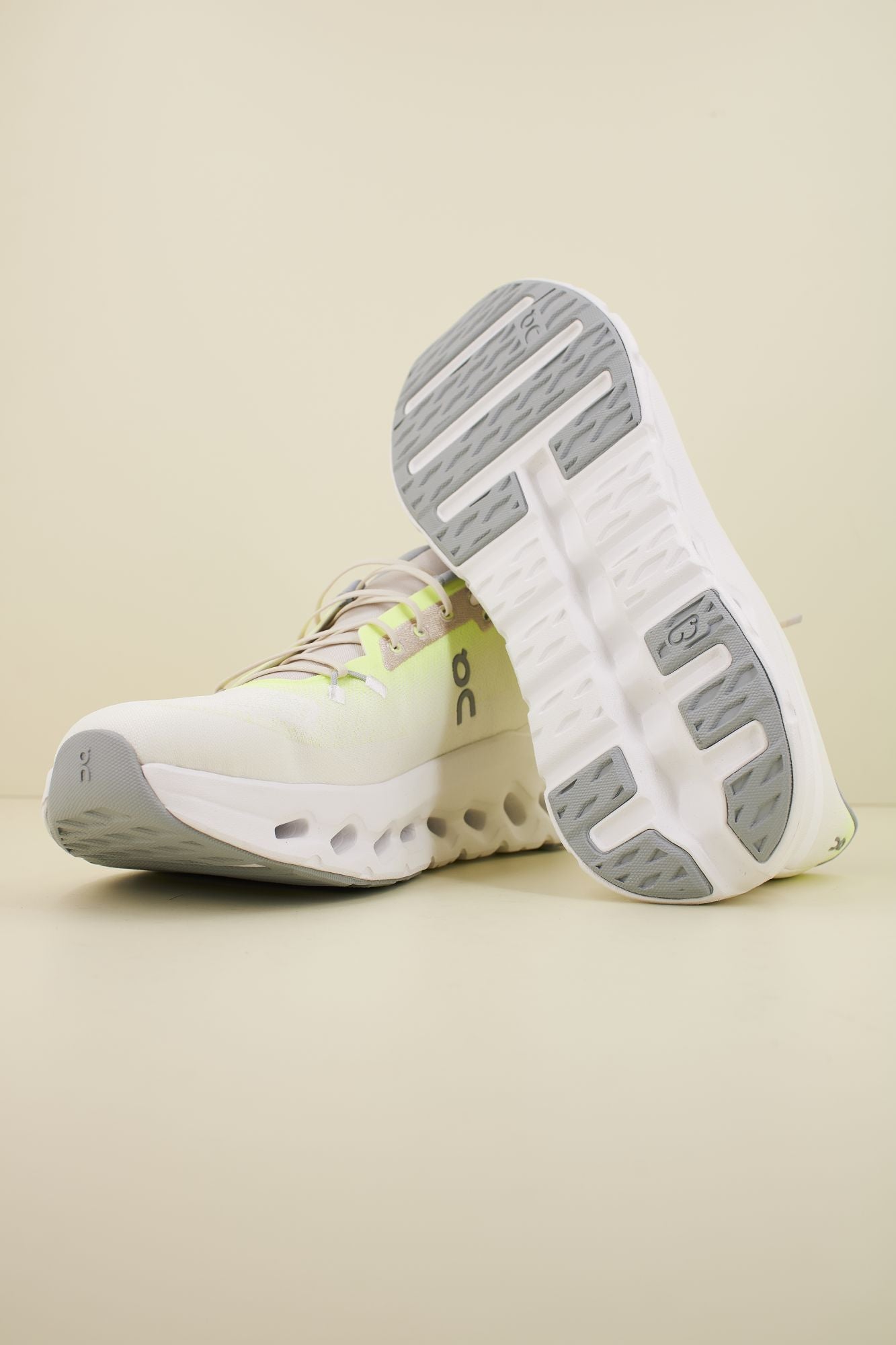 ON RUNNING CLOUDTILT M en color BLANCO (4)