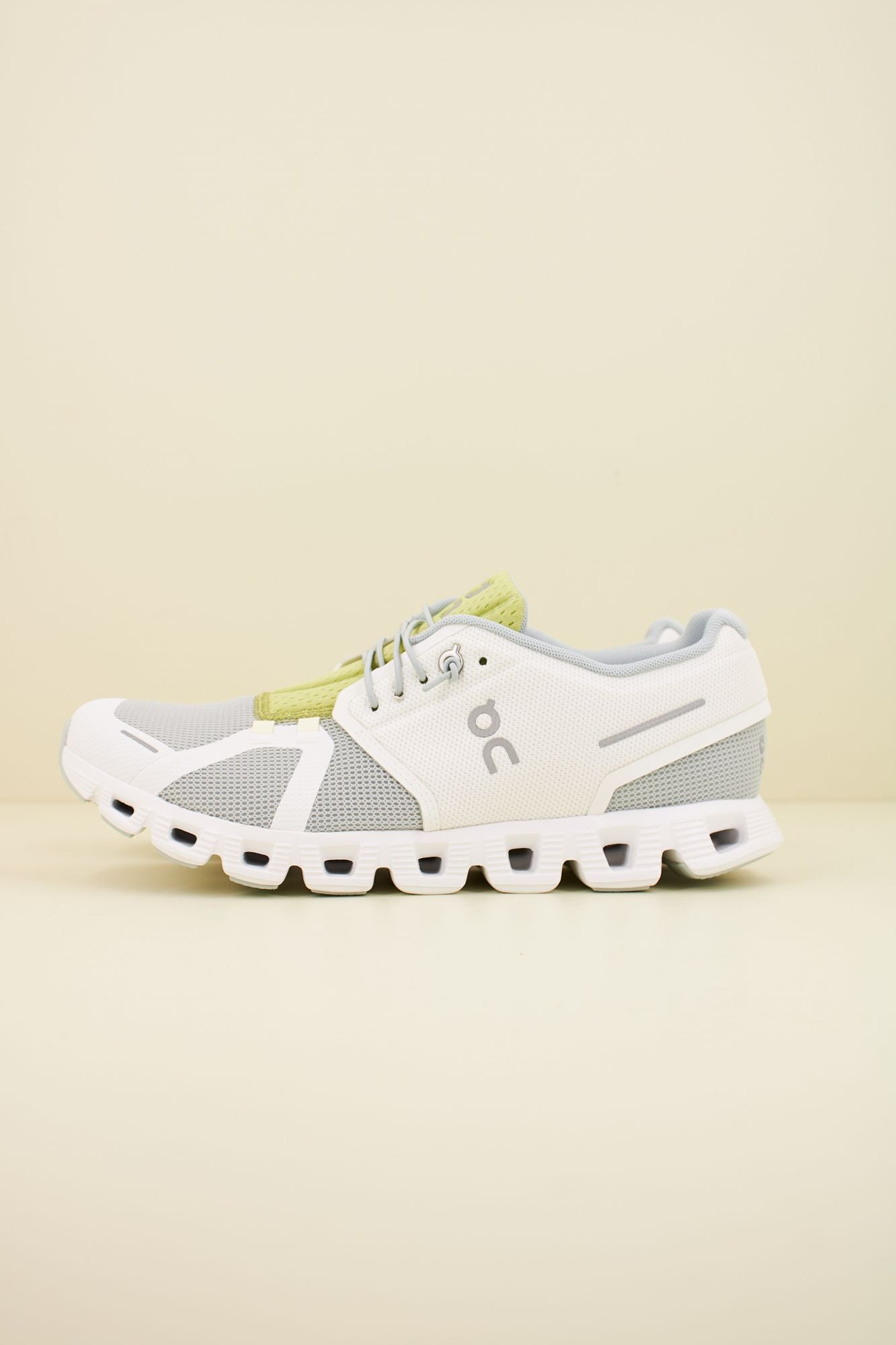 ON RUNNING CLOUD 5 PUSH M en color VERDE (1)