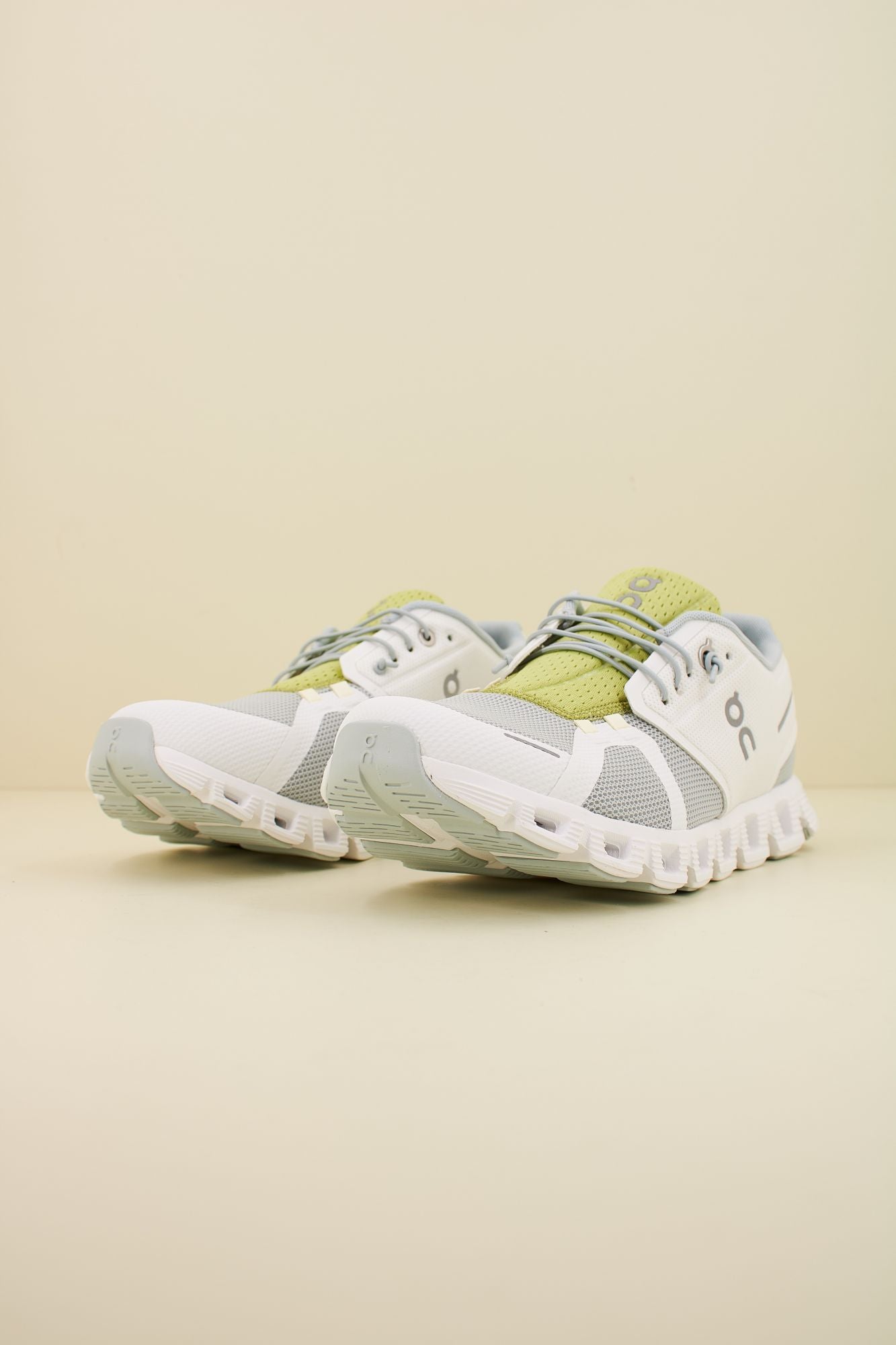 ON RUNNING CLOUD 5 PUSH M en color VERDE (2)