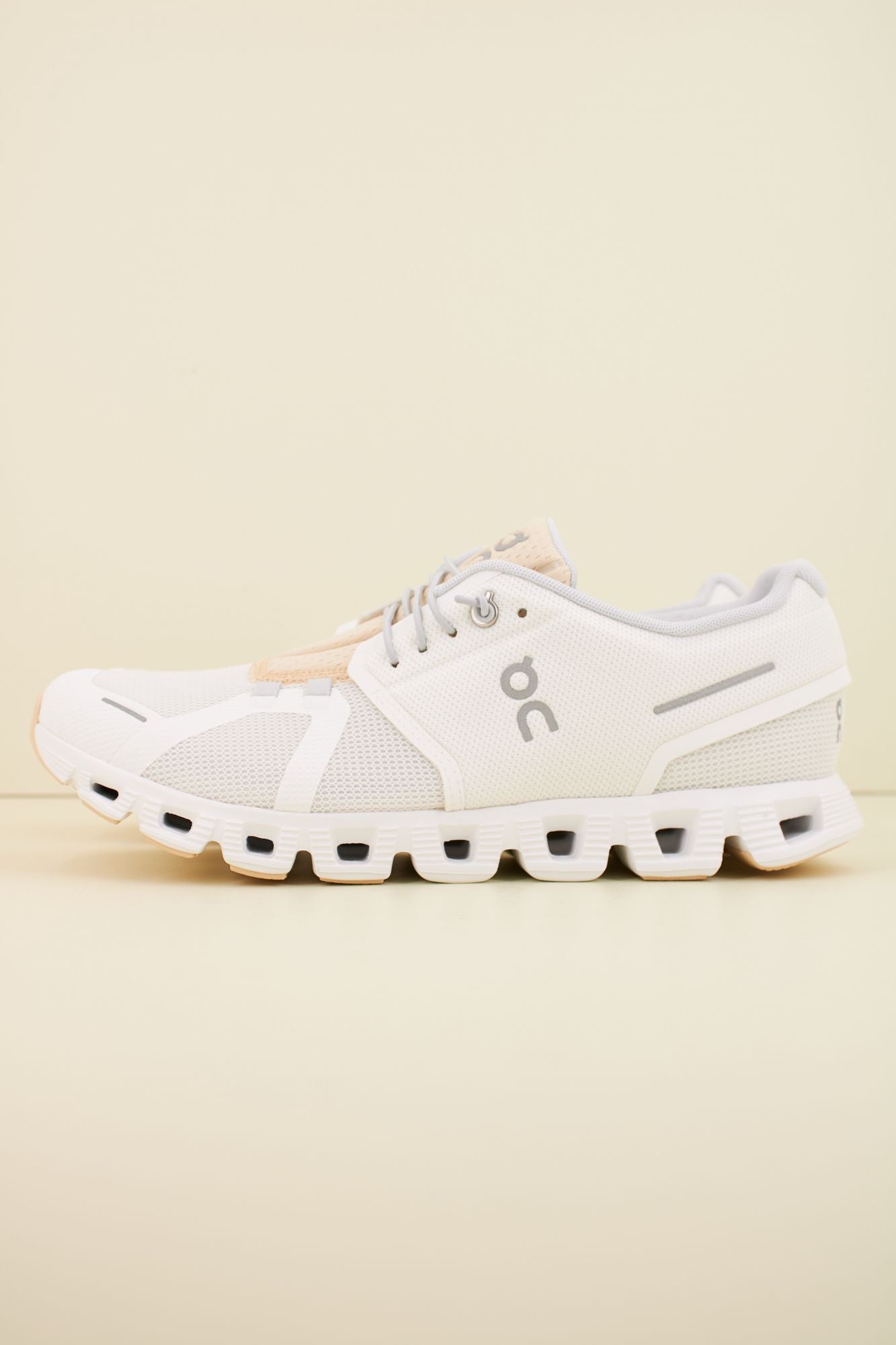 ON RUNNING CLOUD 5 PUSH M en color BLANCO (1)