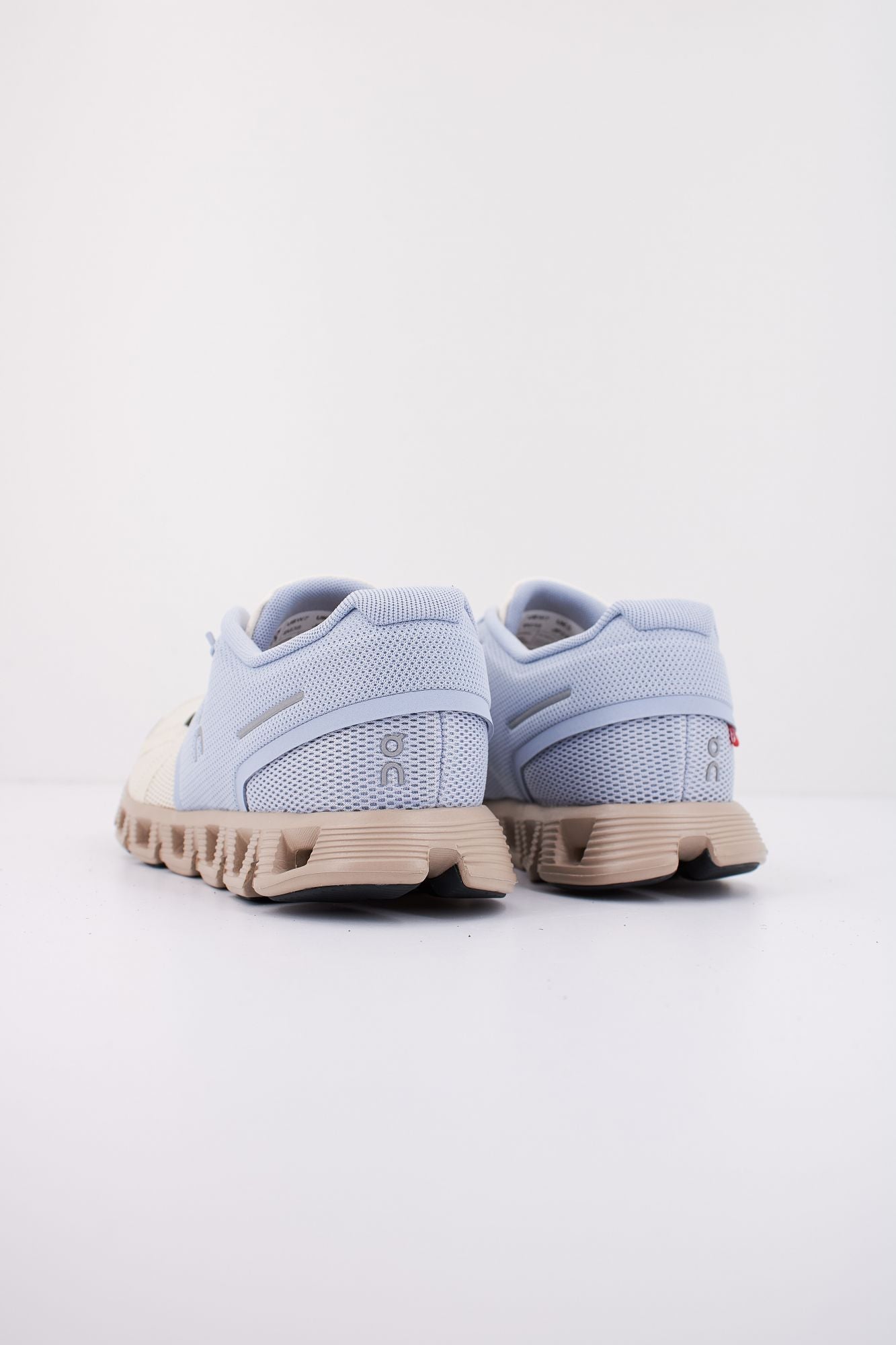 ON RUNNING  CLOUD 5 W en color AZUL (3)