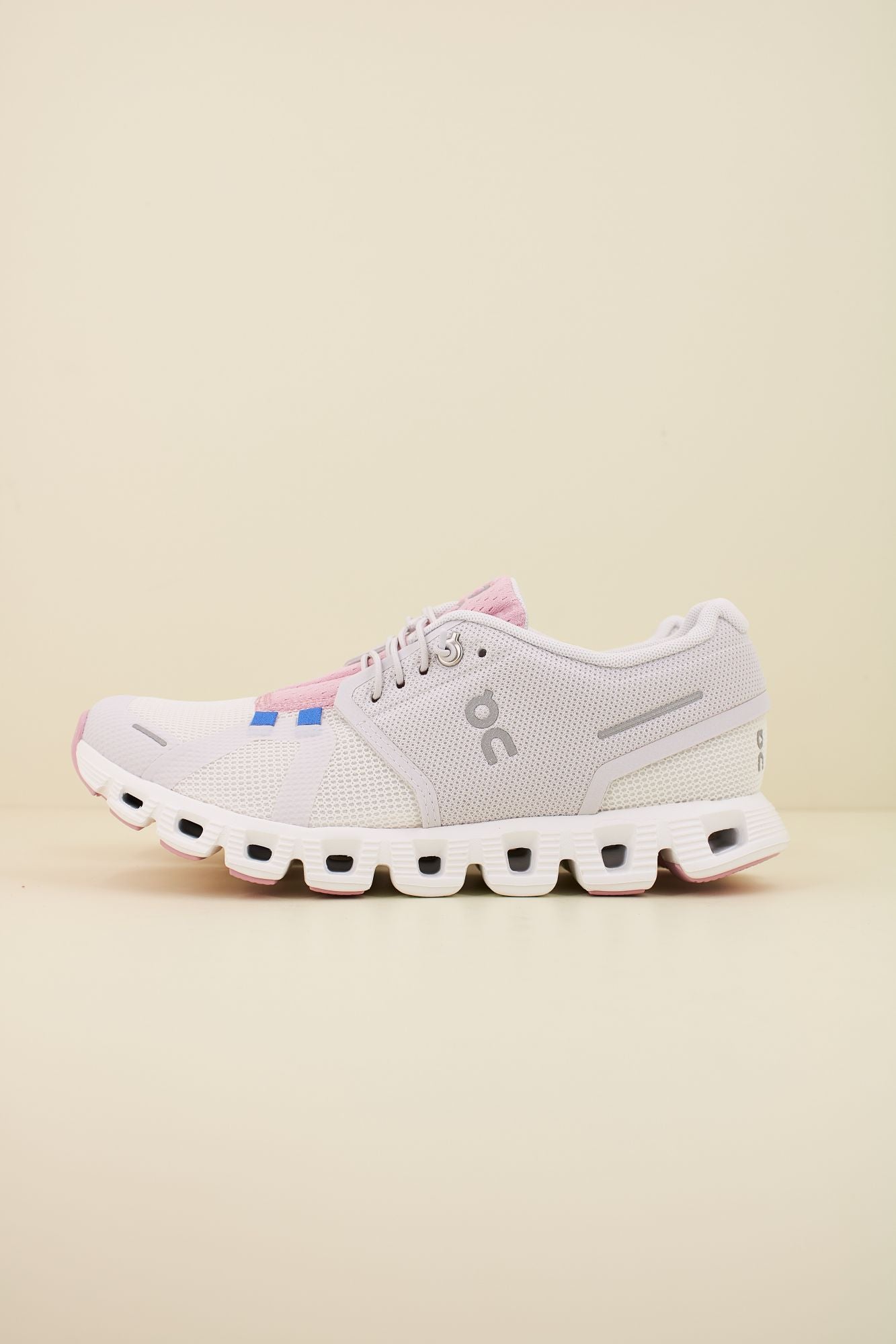 ON RUNNING CLOUD 5 PUSH W en color ROSA (1)