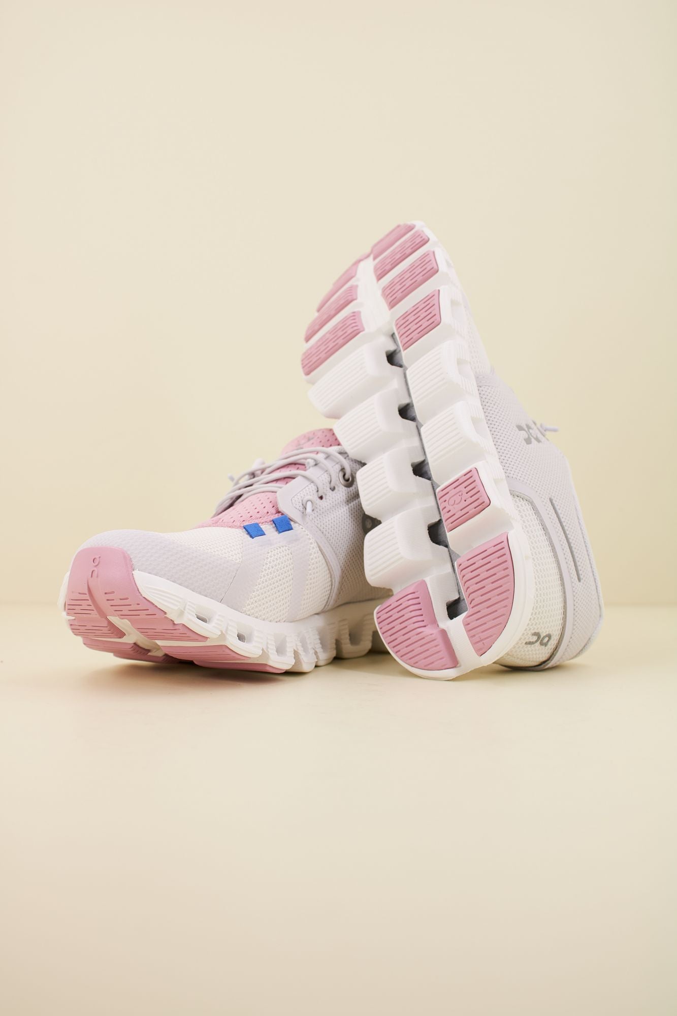 ON RUNNING CLOUD 5 PUSH W en color ROSA (4)