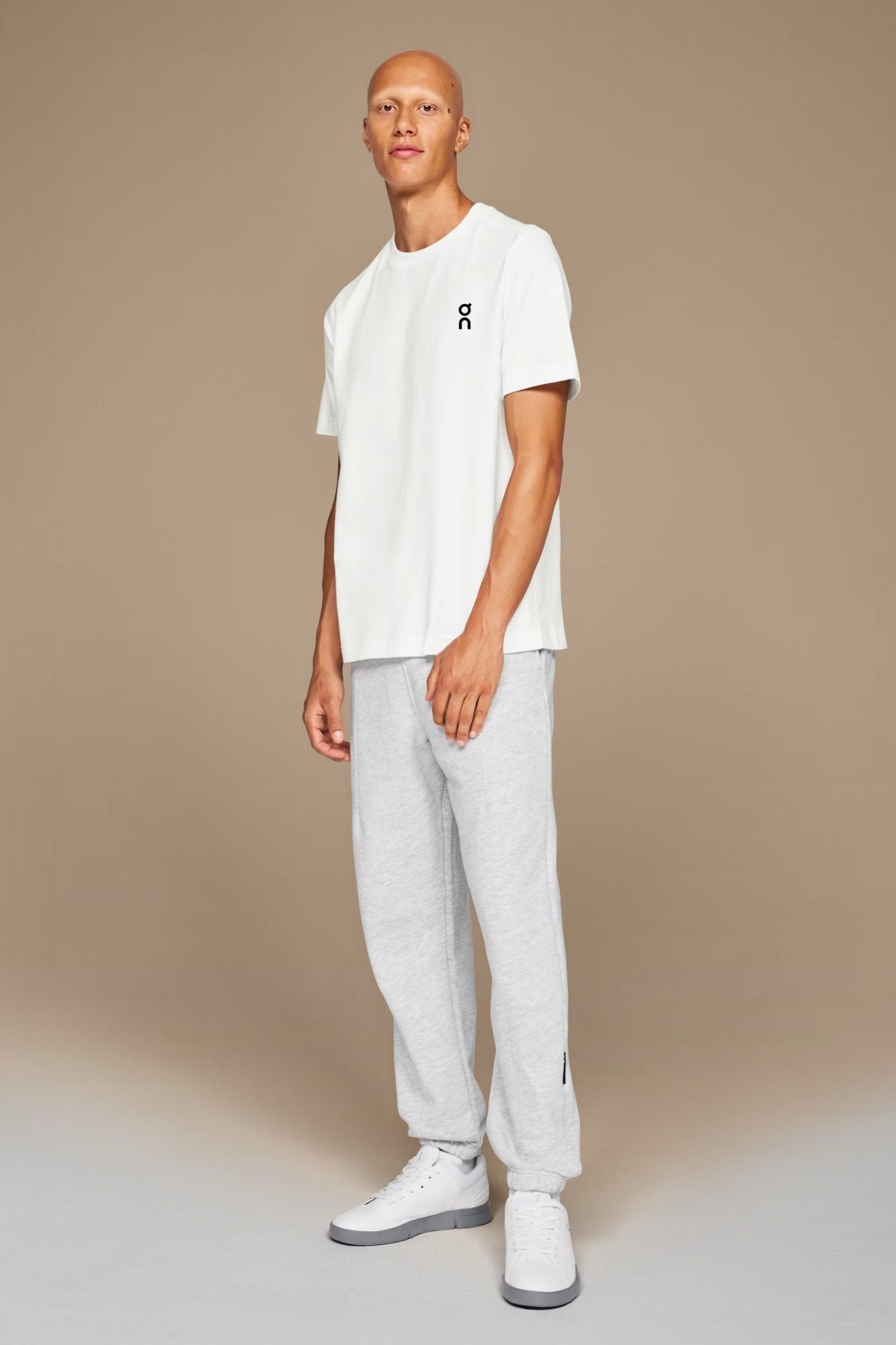 ON RUNNING  CLUB T en color BLANCO (3)