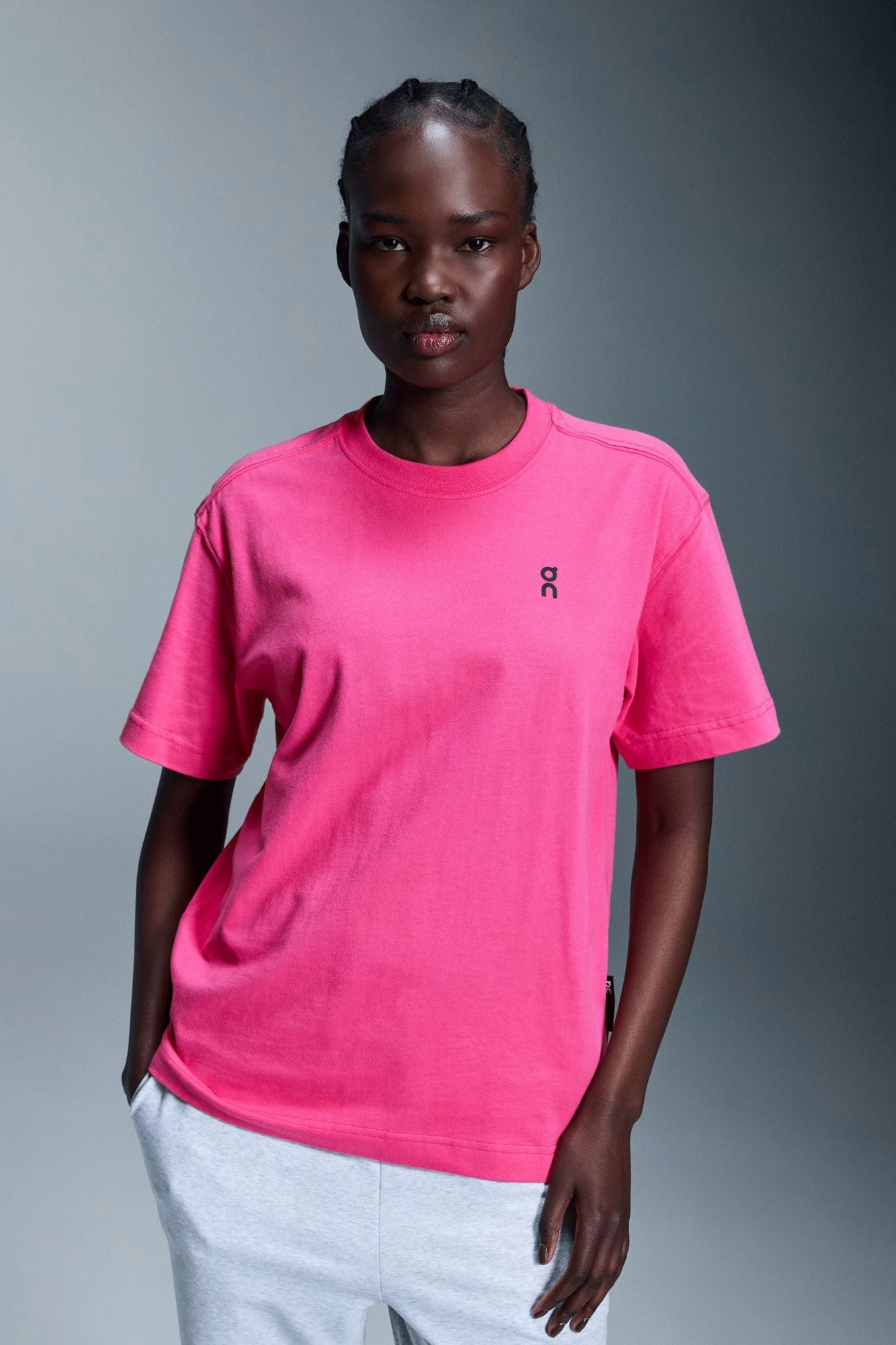 ON RUNNING CLUB T en color ROSA (1)