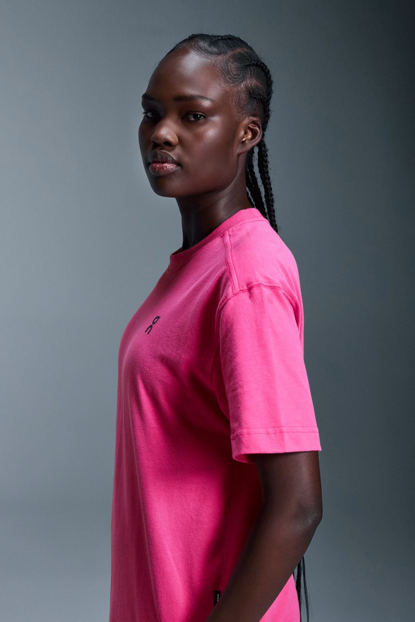 ON RUNNING CLUB T en color ROSA (2)