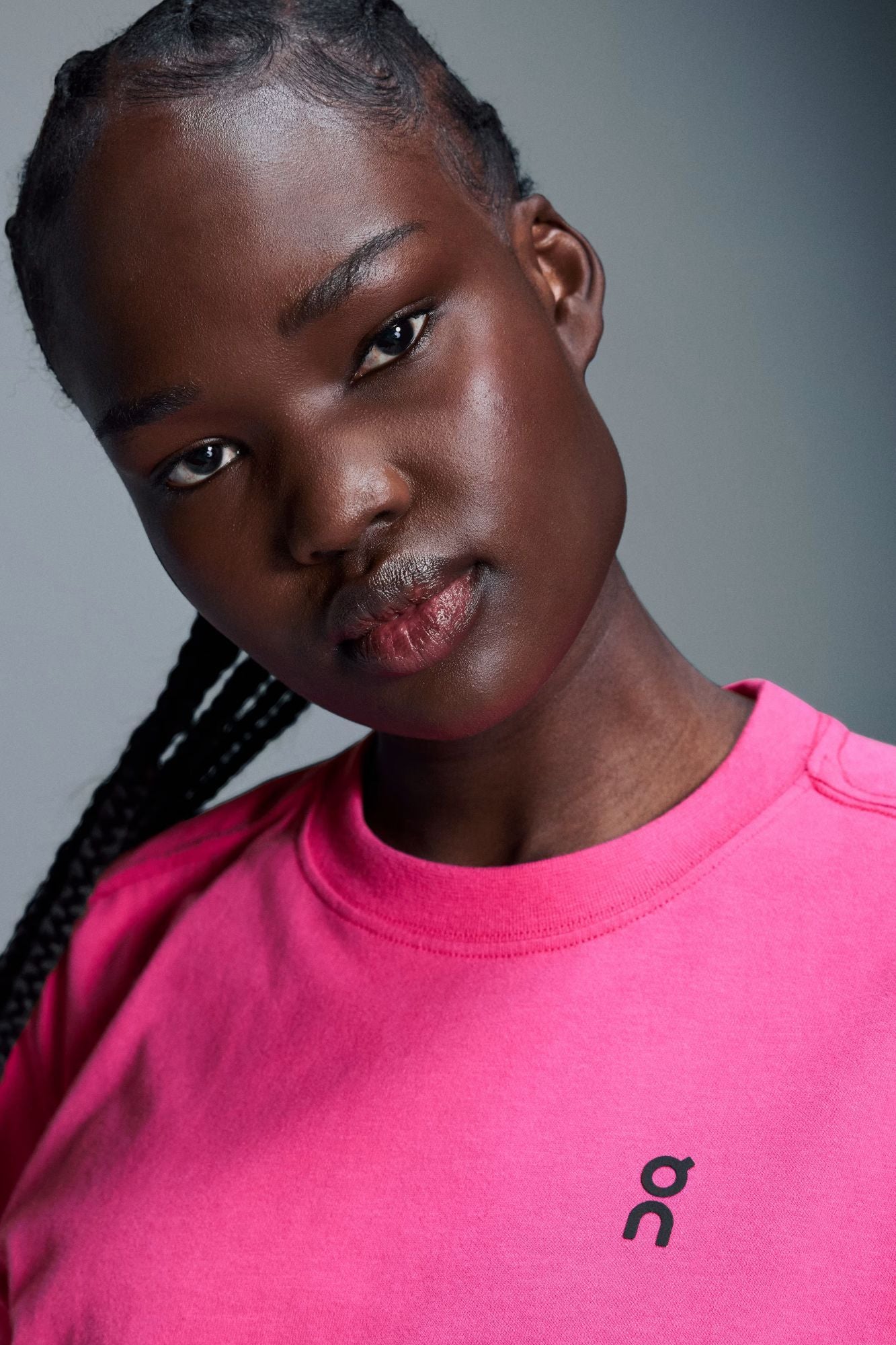 ON RUNNING CLUB T en color ROSA (4)