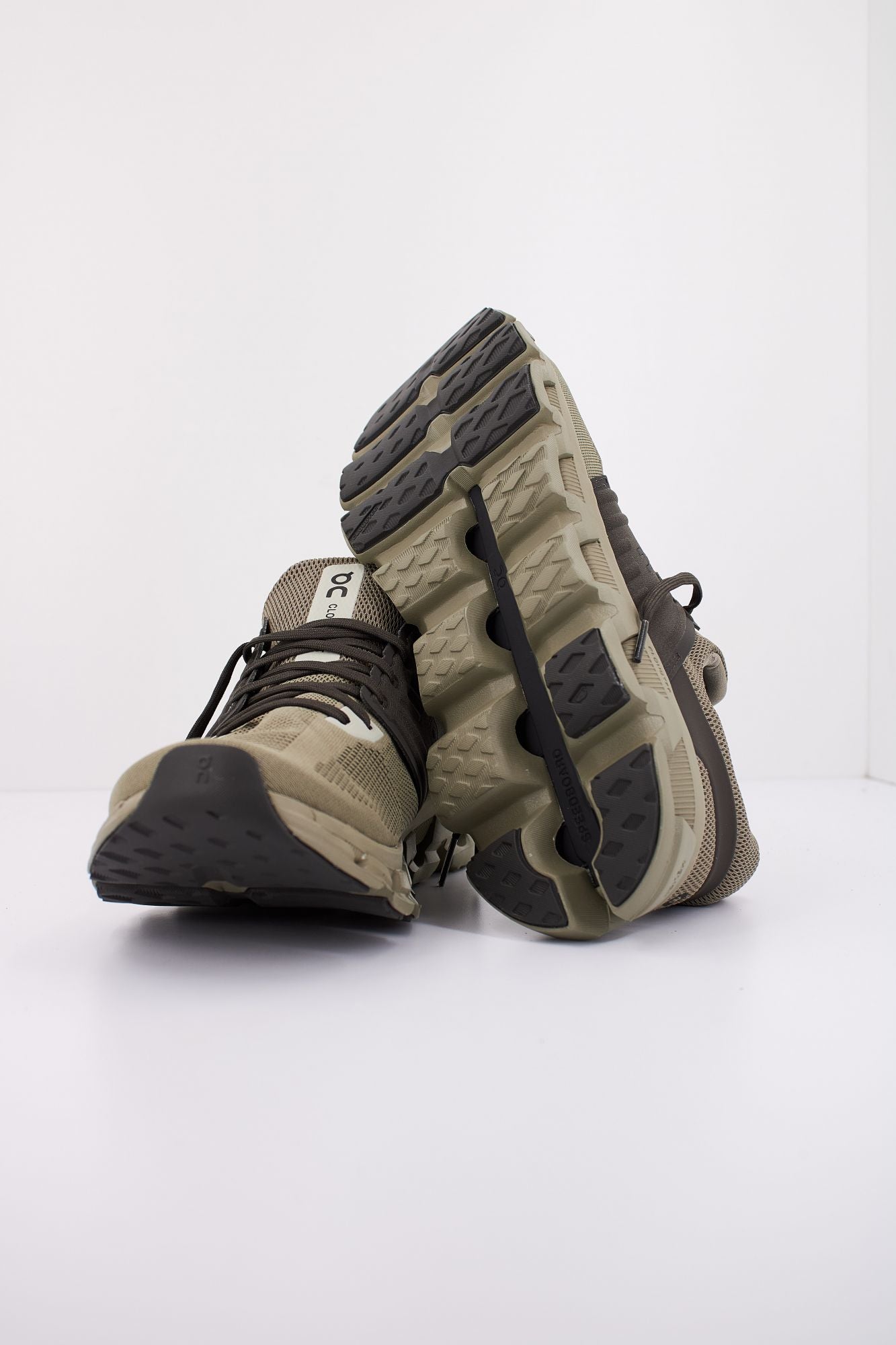 ON RUNNING  CLOUDSWIFT 3 AD en color VERDE (5)