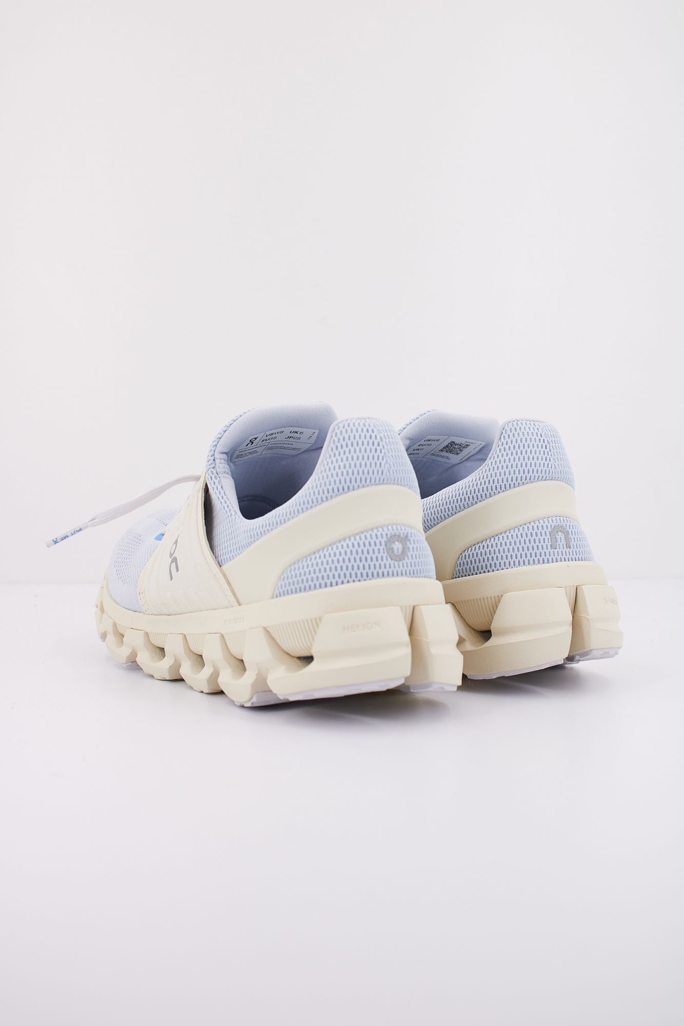 ON RUNNING CLOUDSWIFT 3 AD en color BLANCO (4)