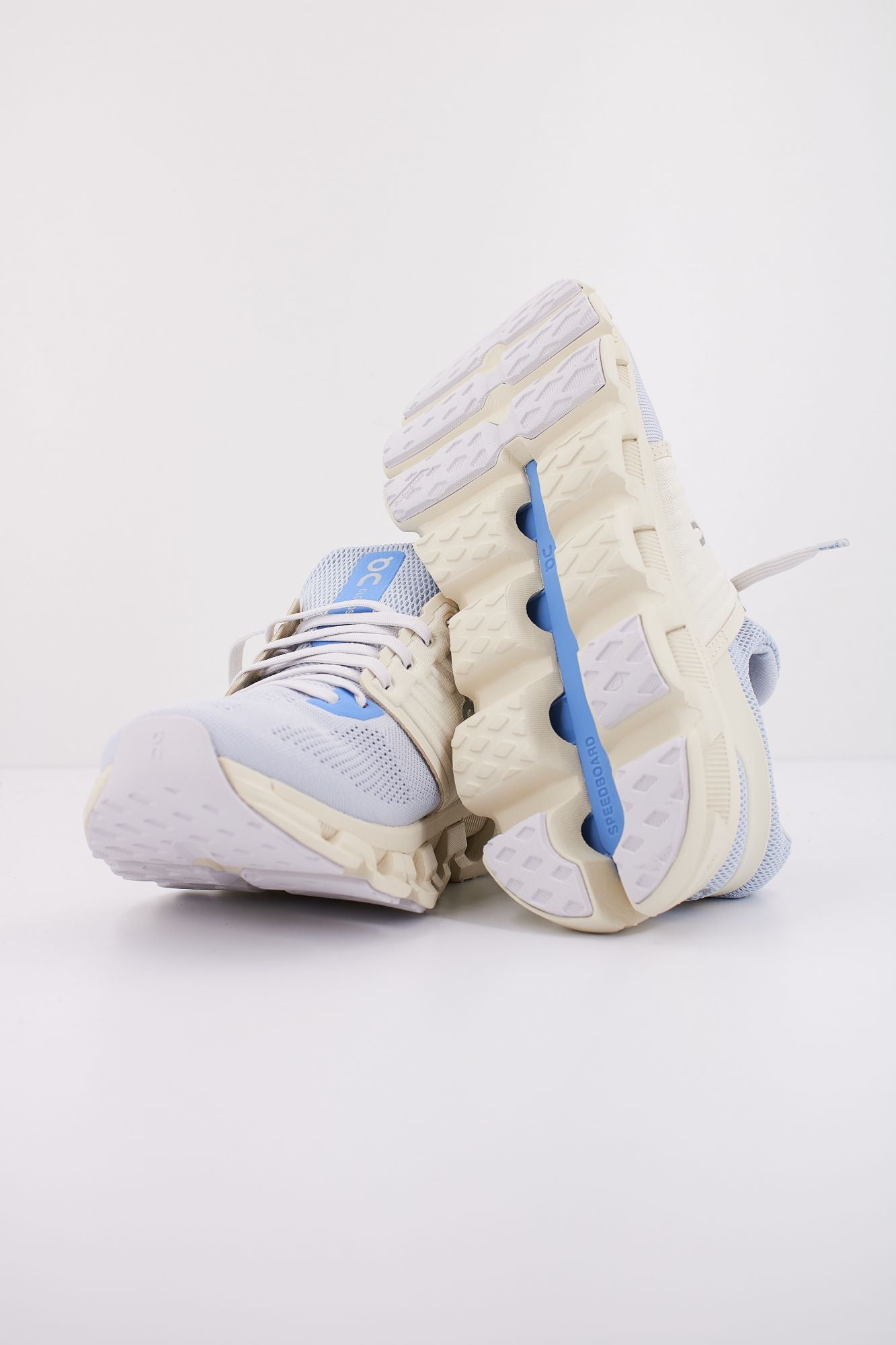 ON RUNNING CLOUDSWIFT 3 AD en color BLANCO (5)