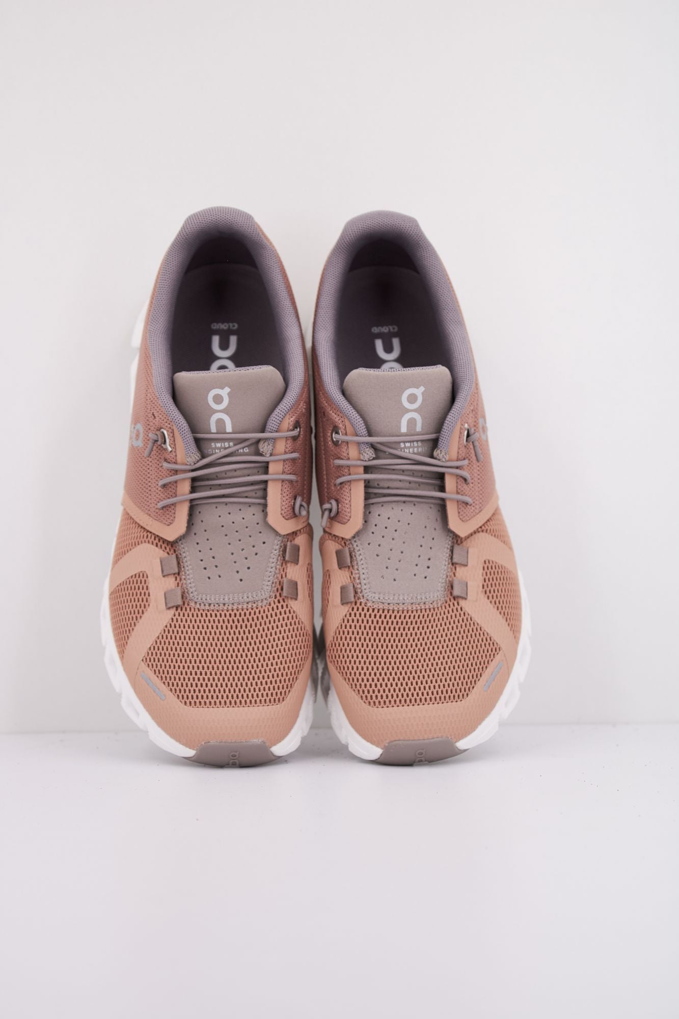 ON RUNNING CLOUD 5 en color MARRON (3)