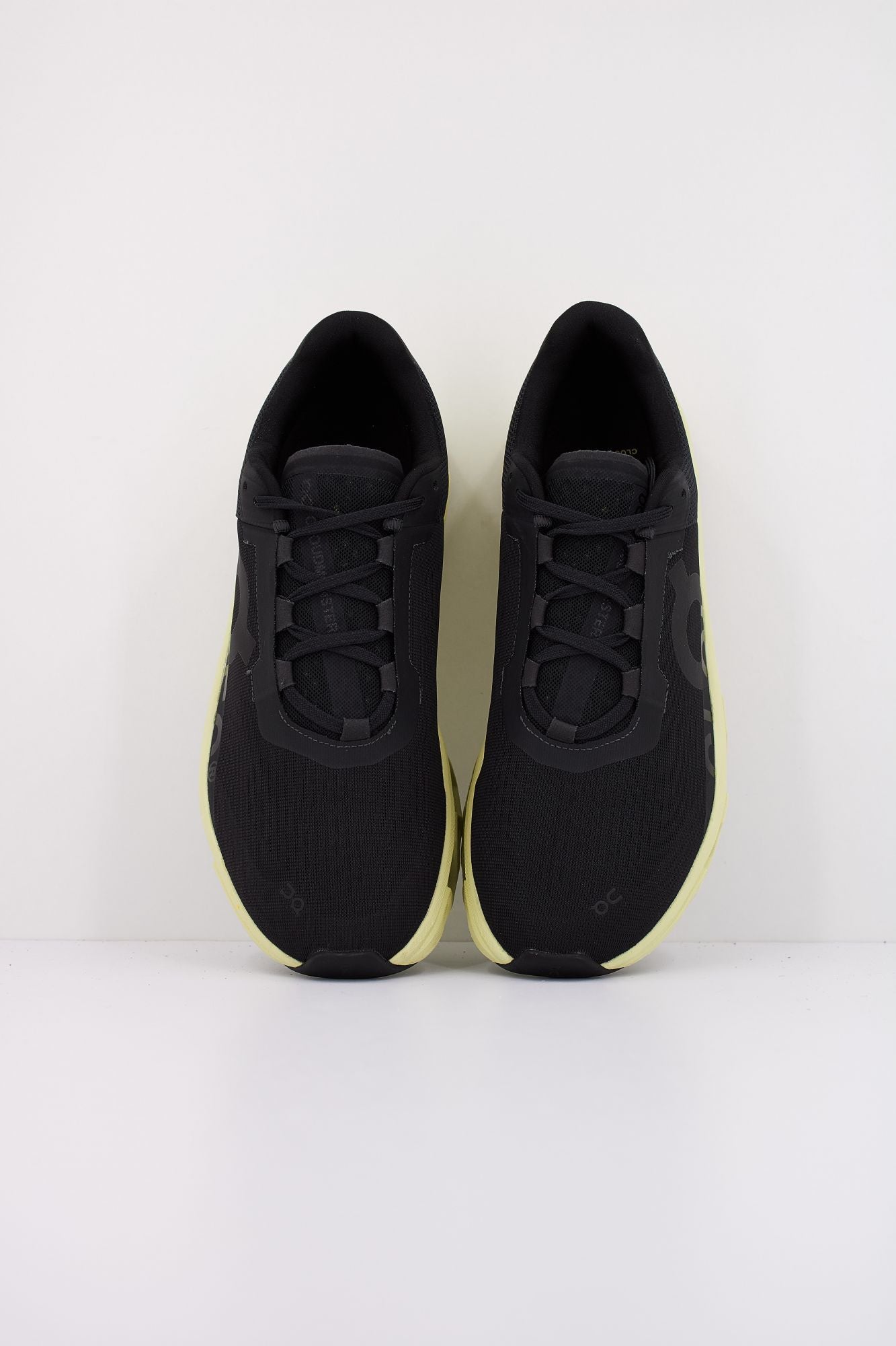 ON RUNNING CLOUDMONSTER en color NEGRO (3)