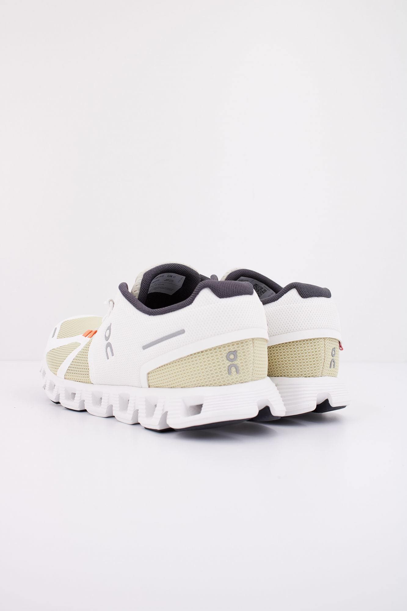 ON RUNNING CLOUD 5 PUSH en color BLANCO (4)