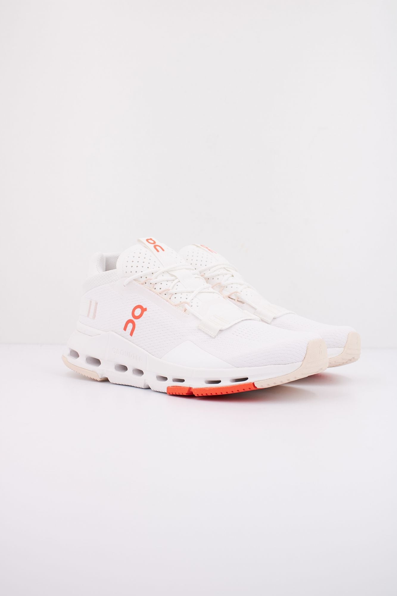 ON RUNNING CLOUDNOVA 2 en color BLANCO (2)