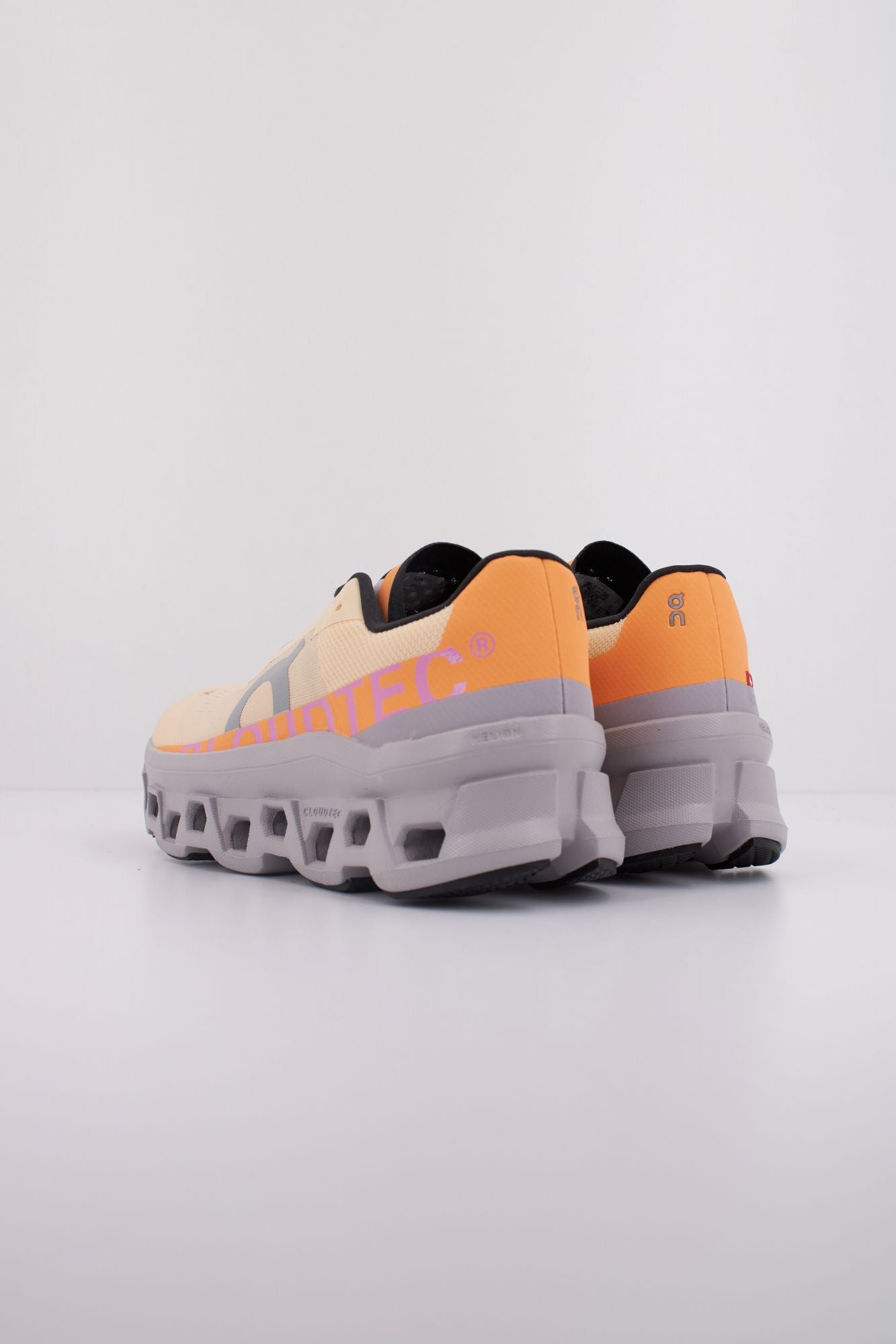 ON RUNNING 61 97651 en color AMARILLO (4)