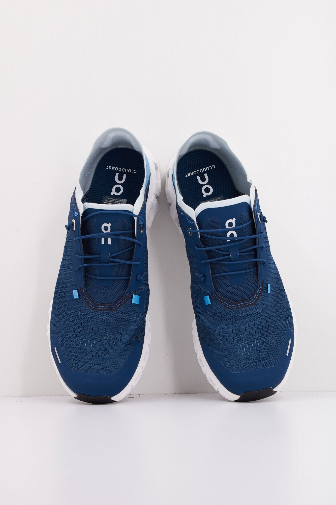 ON RUNNING CLOUD 6 COAST en color AZUL (3)