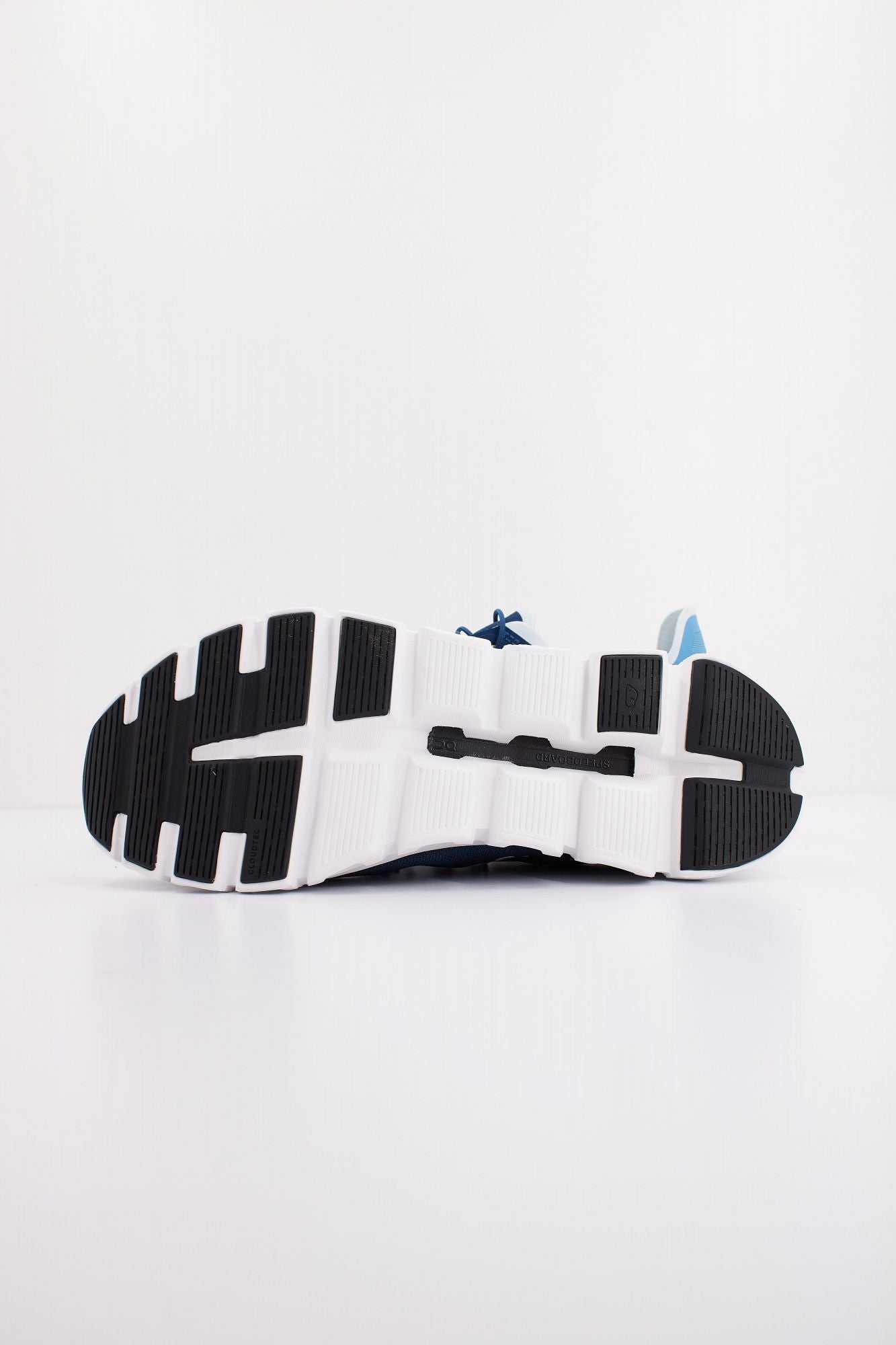 ON RUNNING CLOUD 6 COAST en color AZUL (5)