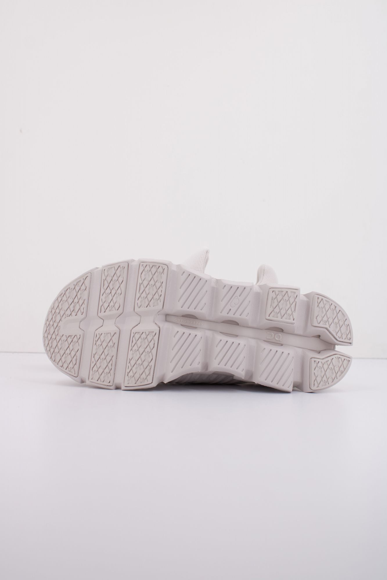 ON RUNNING CLOUDSWIFT 4 en color NUDE (5)