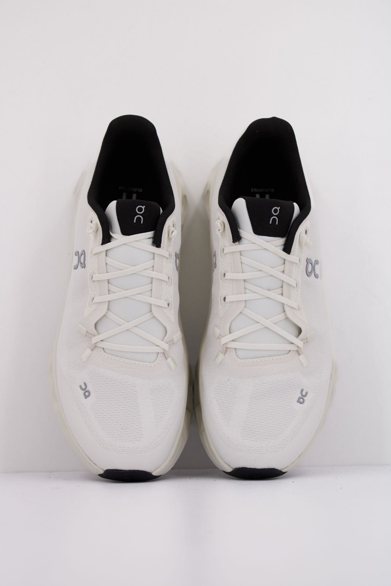 ON RUNNING  CLOUDTILT en color BLANCO (3)