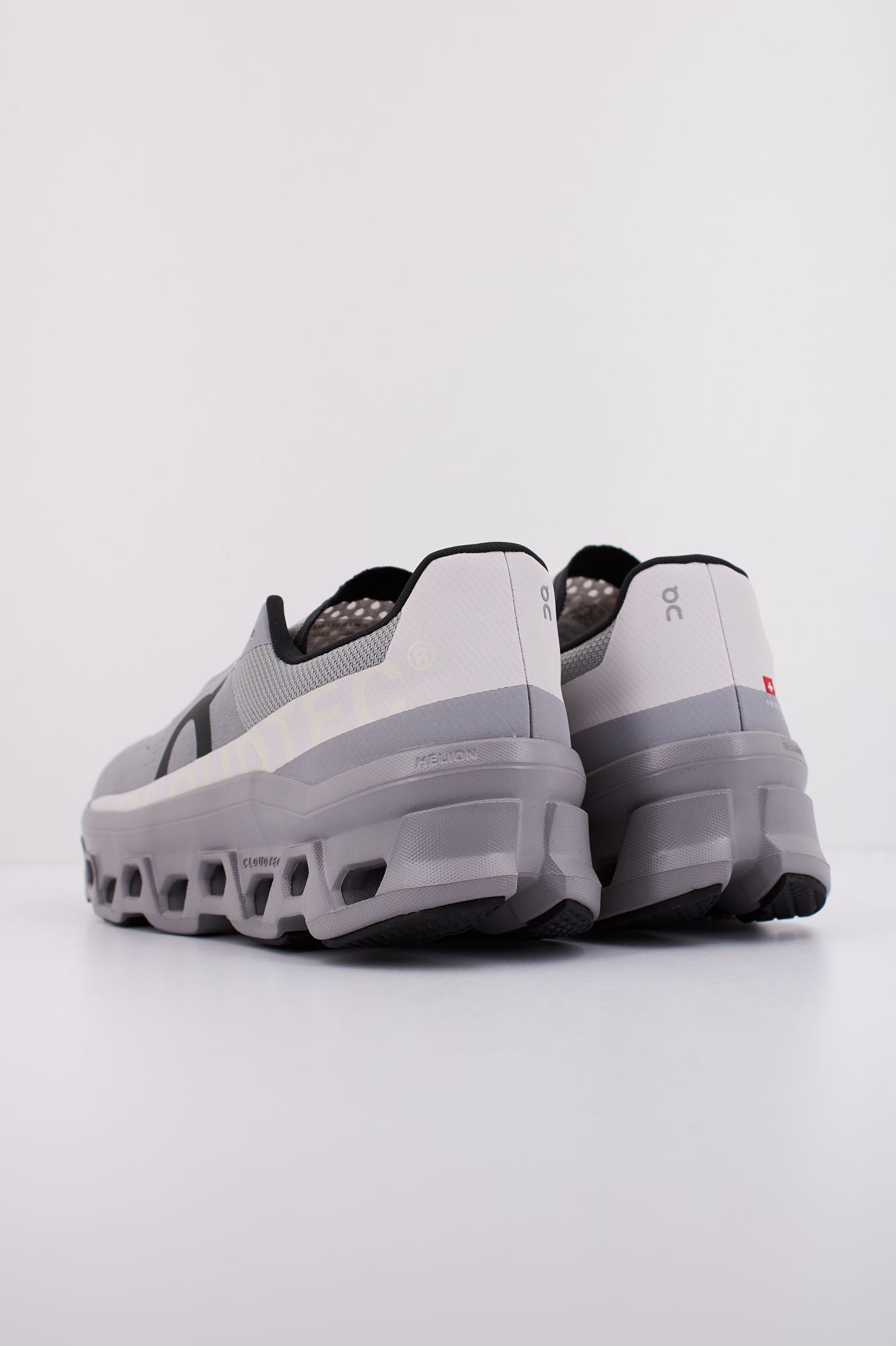 ON RUNNING CLOUDMONSTER en color GRIS (4)