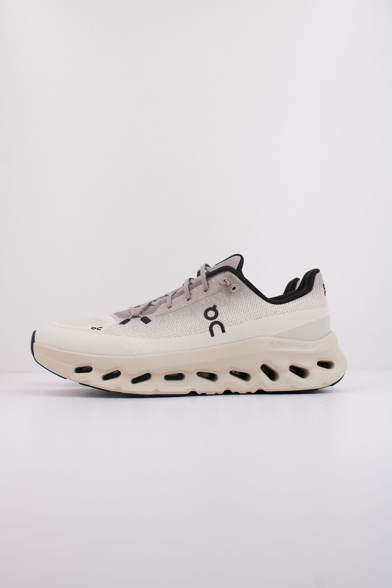 ON RUNNING CLOUDTILT en color BEIS (1)