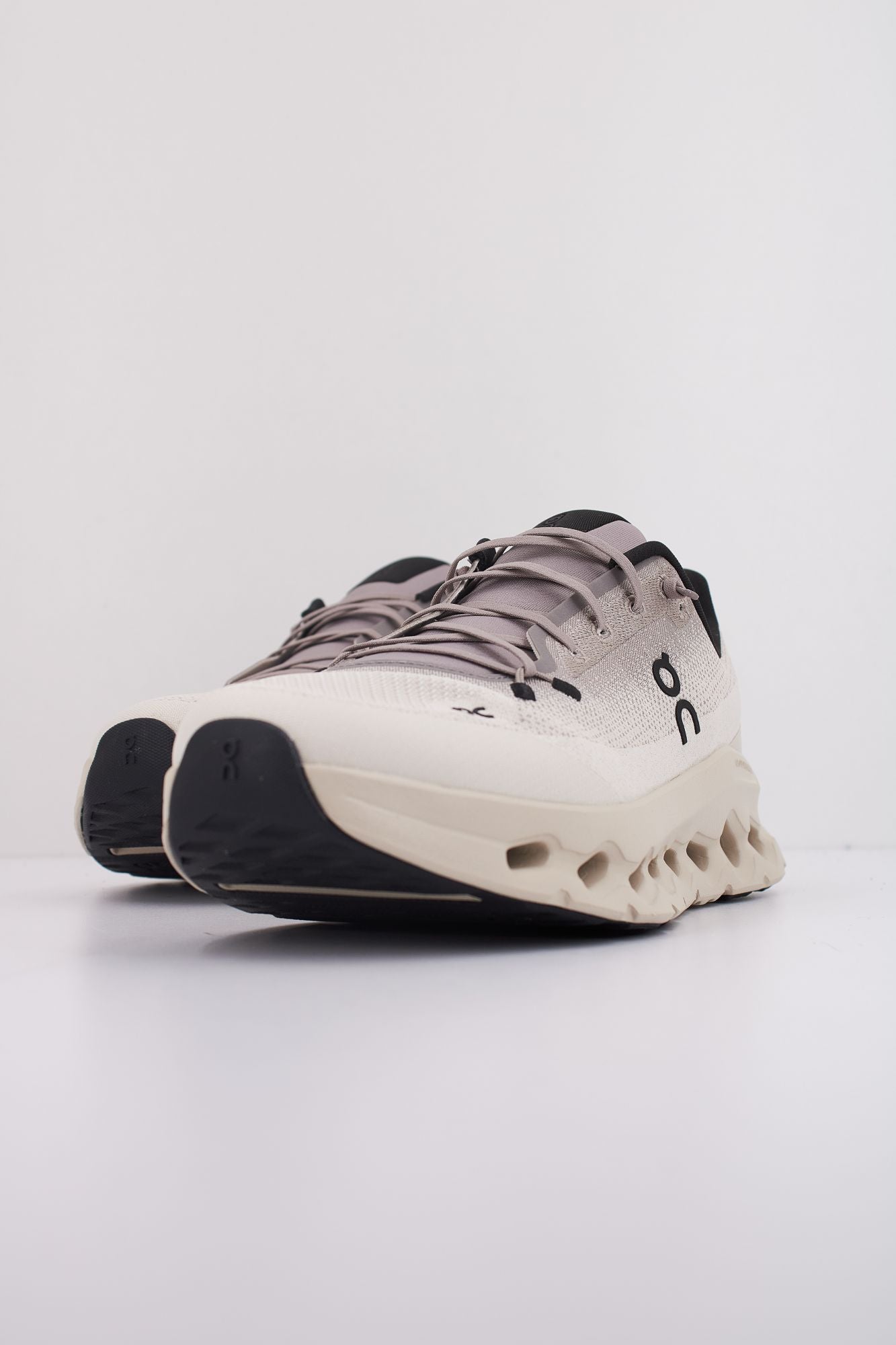 ON RUNNING CLOUDTILT en color BEIS (2)