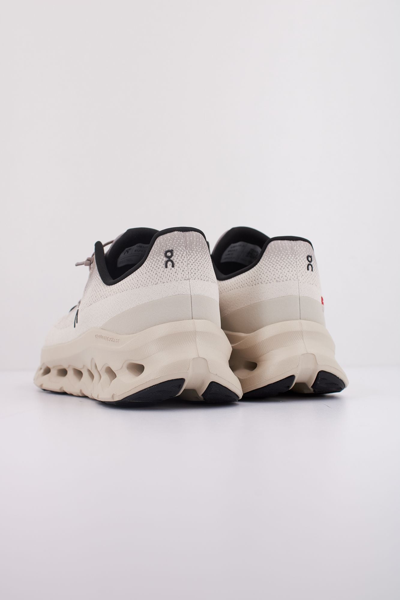 ON RUNNING CLOUDTILT en color BEIS (4)