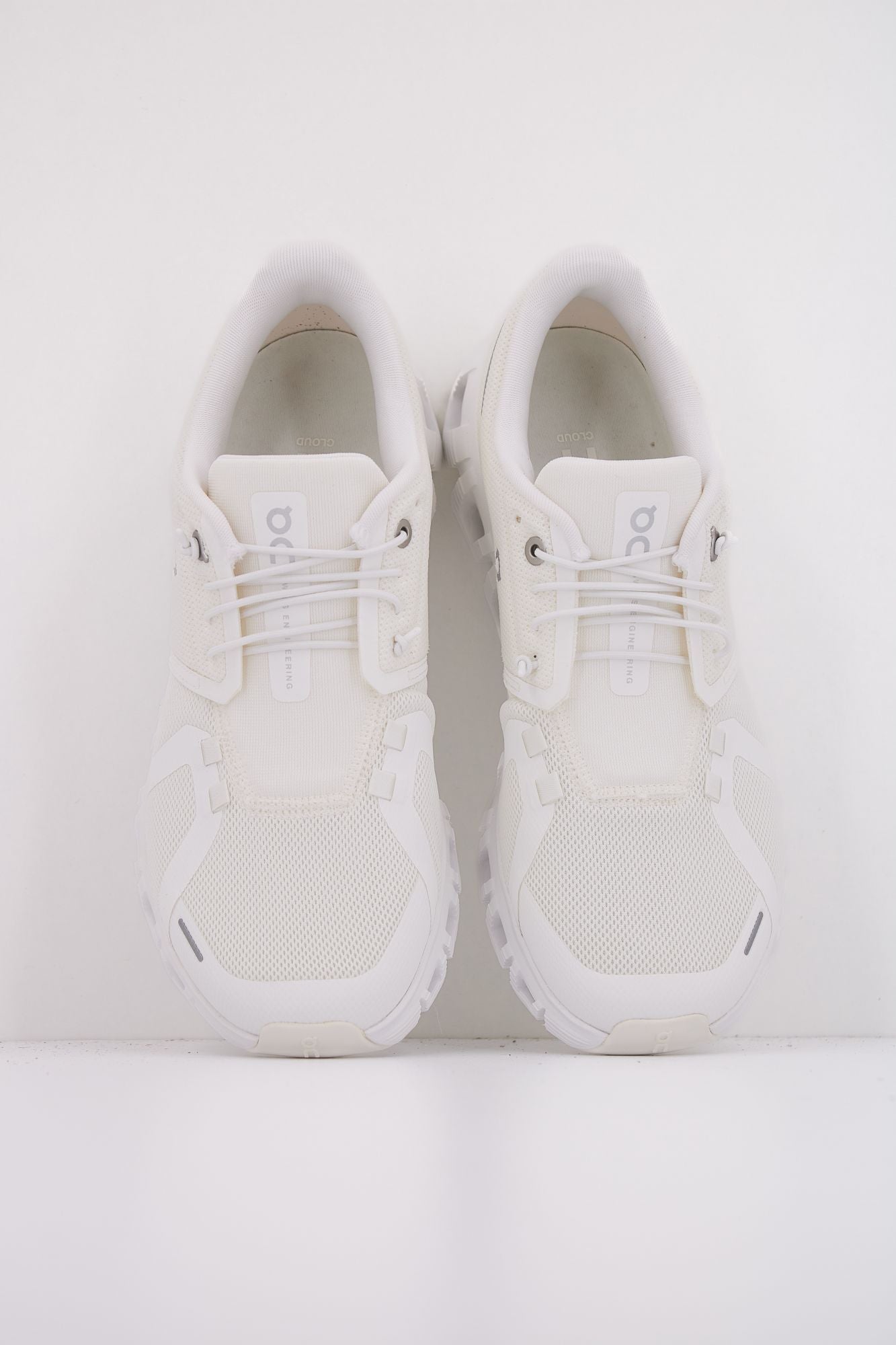 ON RUNNING CLOUD 6 en color BLANCO (3)